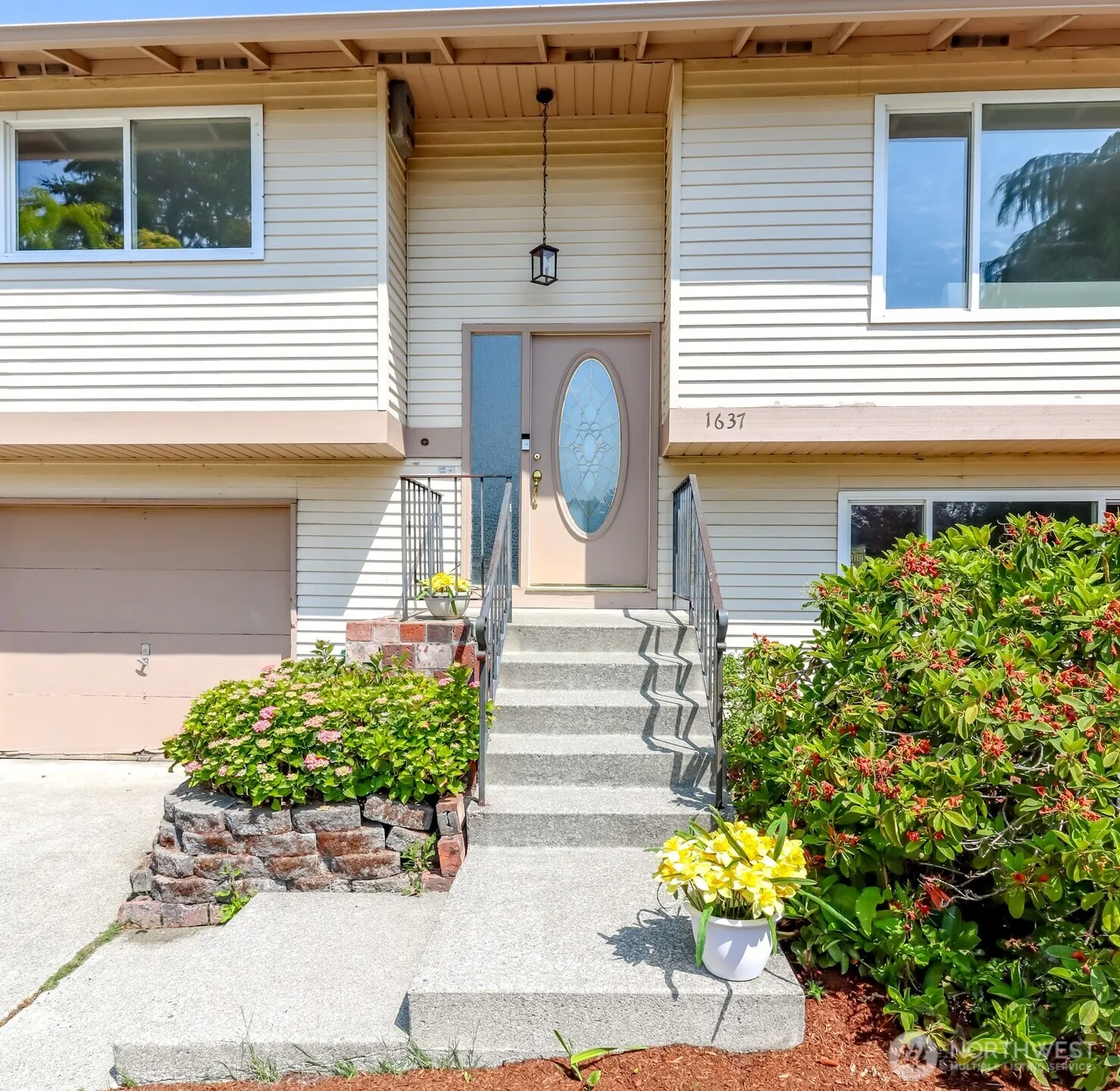 Property photo for 1637 Jefferson Court Se, Renton photo 2