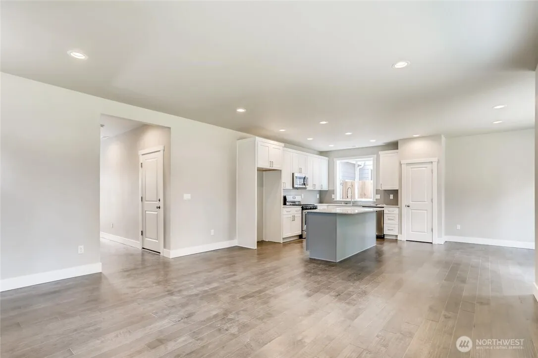 Property photo for 411 205th Street Sw #b, Lynnwood photo 5