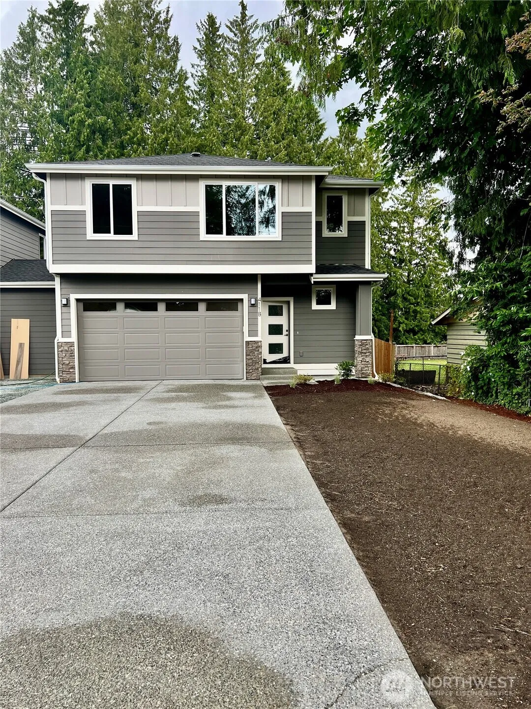 Property photo for 411 205th Street Sw #b, Lynnwood photo 2