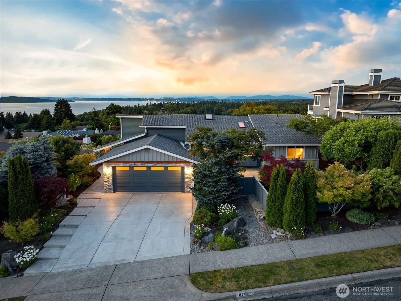 Property photo for 1871 Hillside Drive Ne, Tacoma