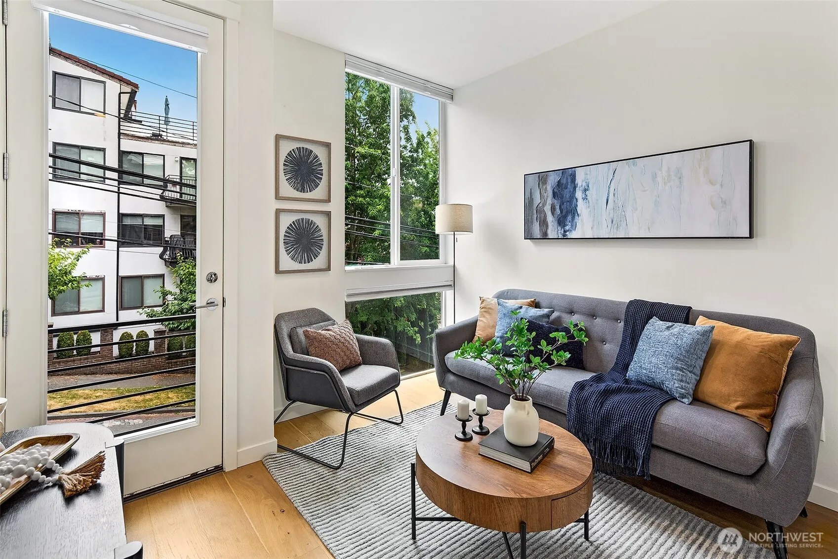 Property photo for 823 Warren Avenue N, Seattle photo 4