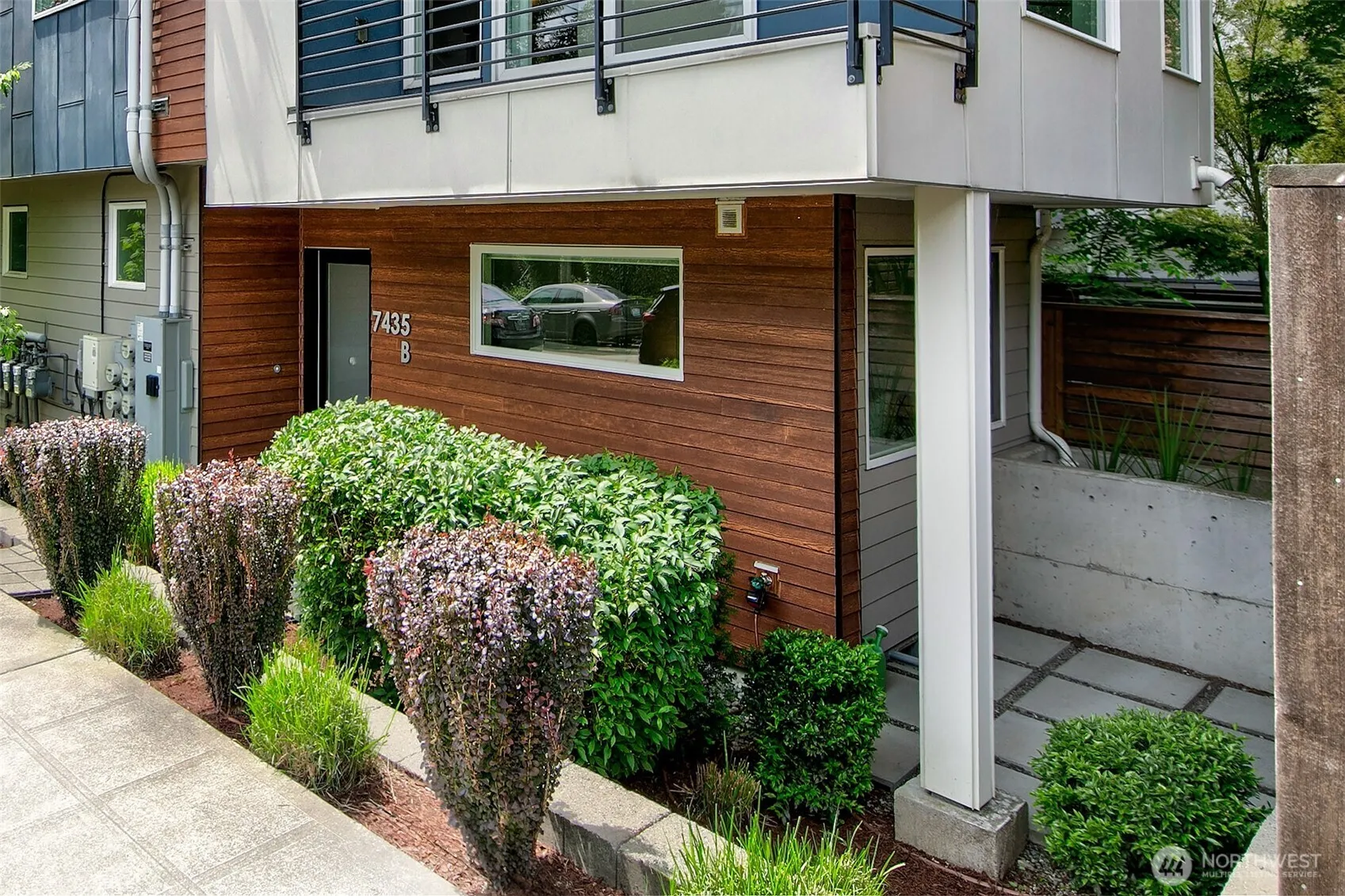 Property photo for 7435 B 4th Avenue Ne, Seattle photo 2