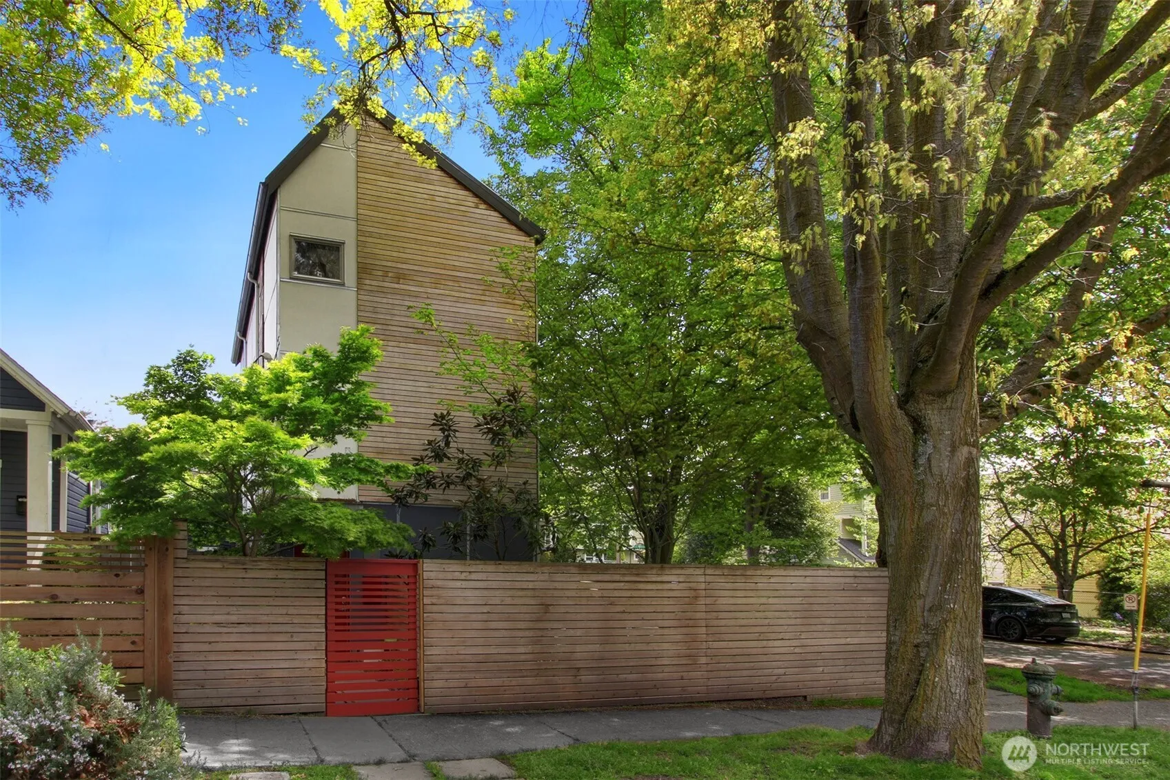Property photo for 436 26th Avenue S, Seattle photo 4