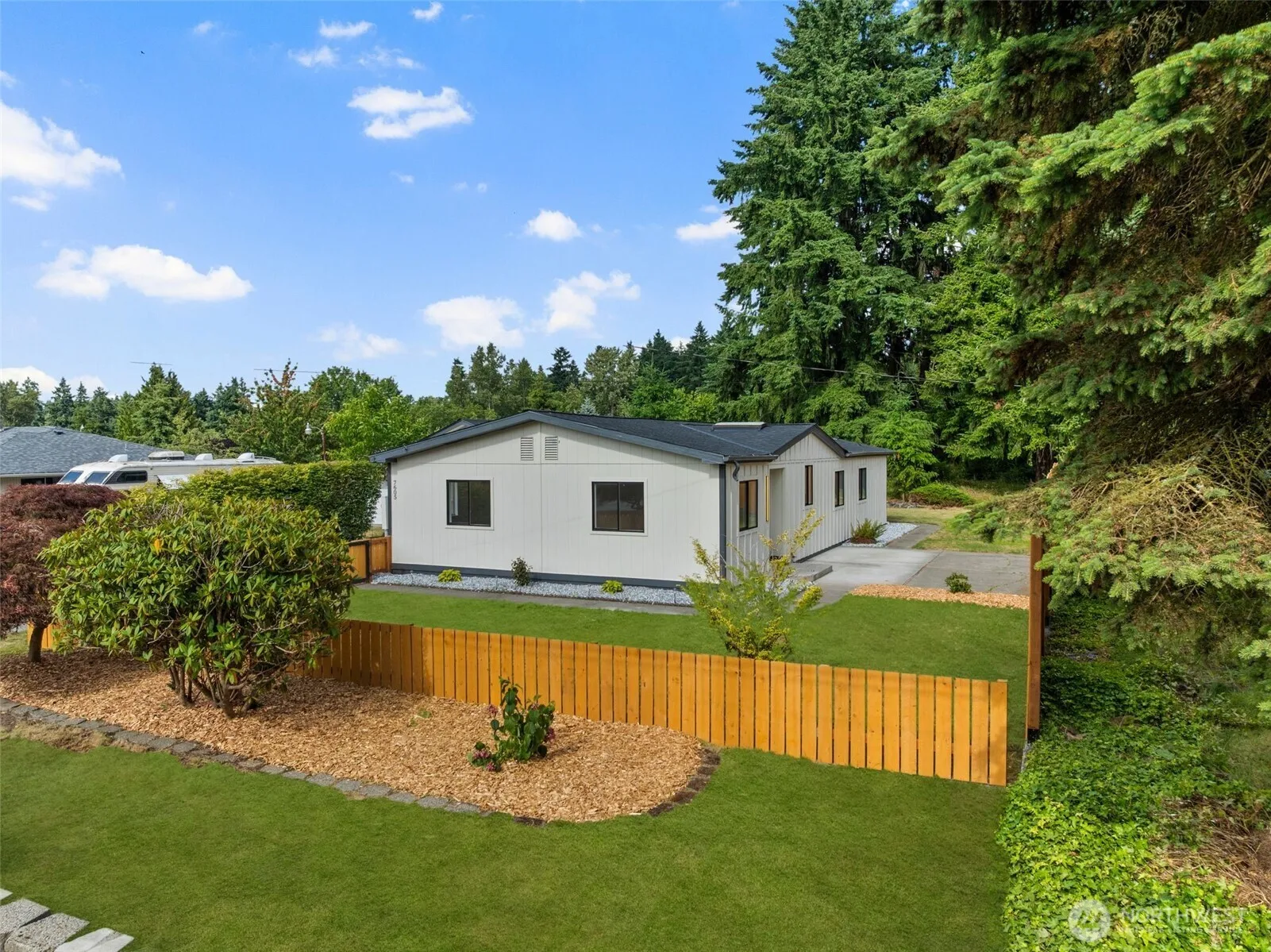 Property photo for 7605 20th Avenue E, Tacoma photo 2