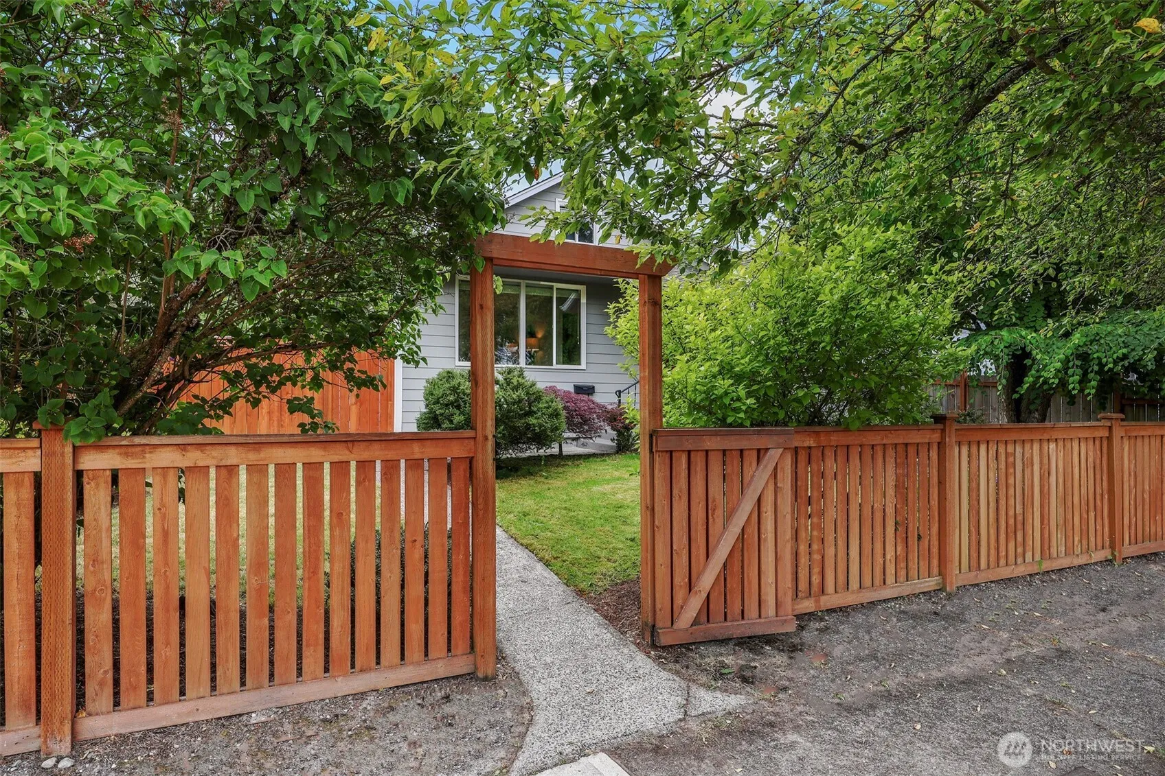 Property photo for 9256 Densmore Avenue N, Seattle photo 2