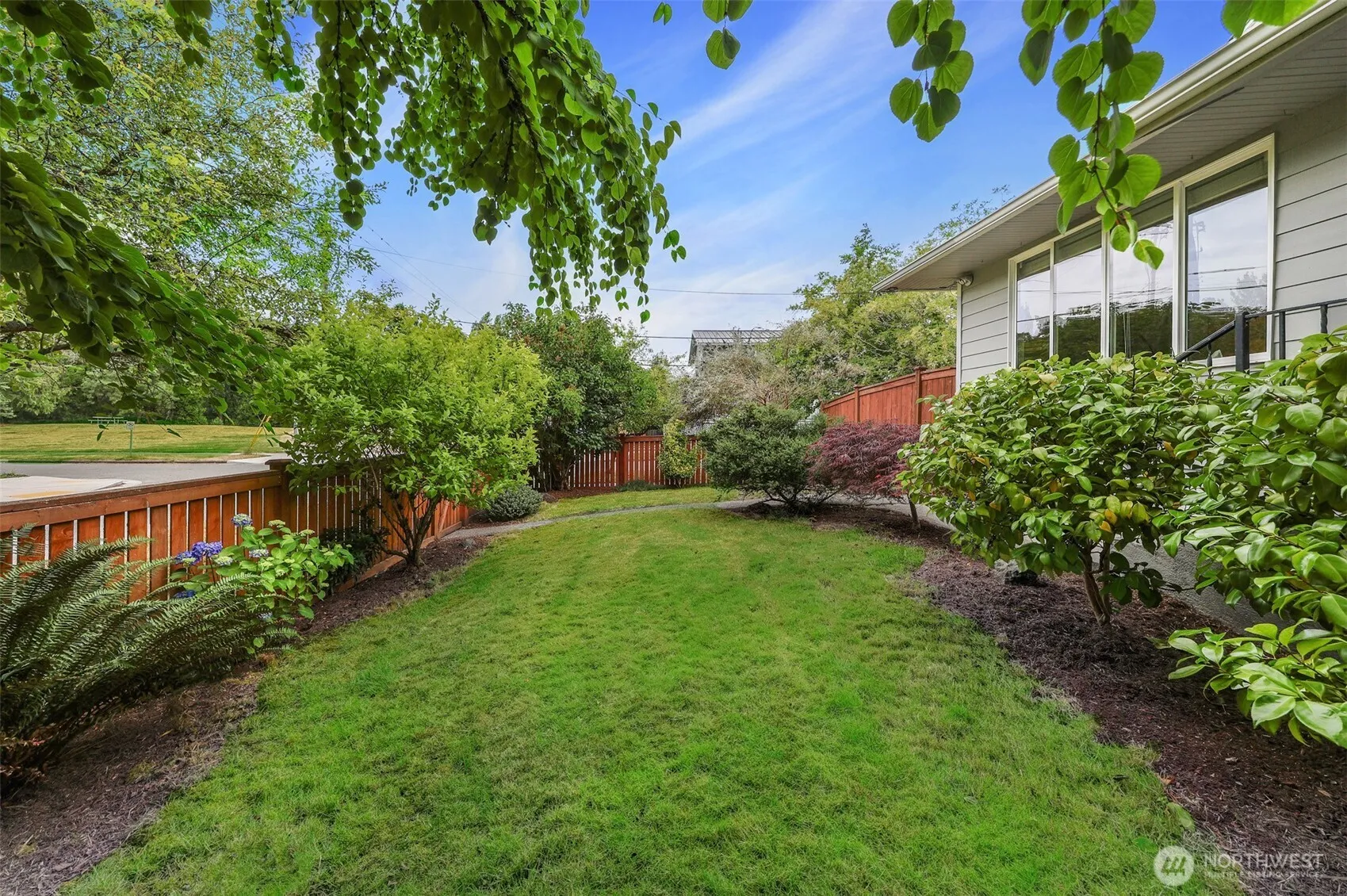 Property photo for 9256 Densmore Avenue N, Seattle photo 4