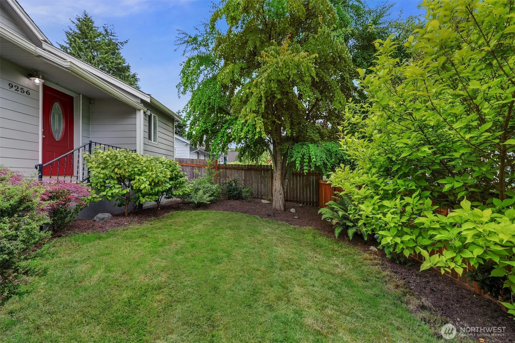 Property photo for 9256 Densmore Avenue N, Seattle photo 3