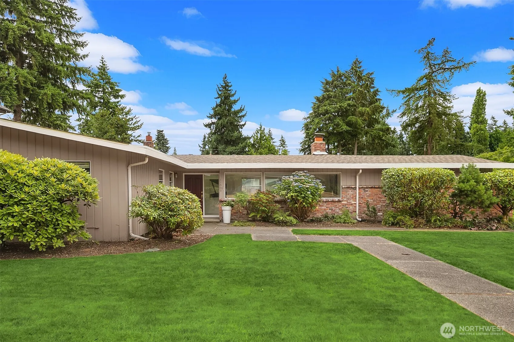 Property photo for 11005 Se 28th Place, Bellevue photo 2