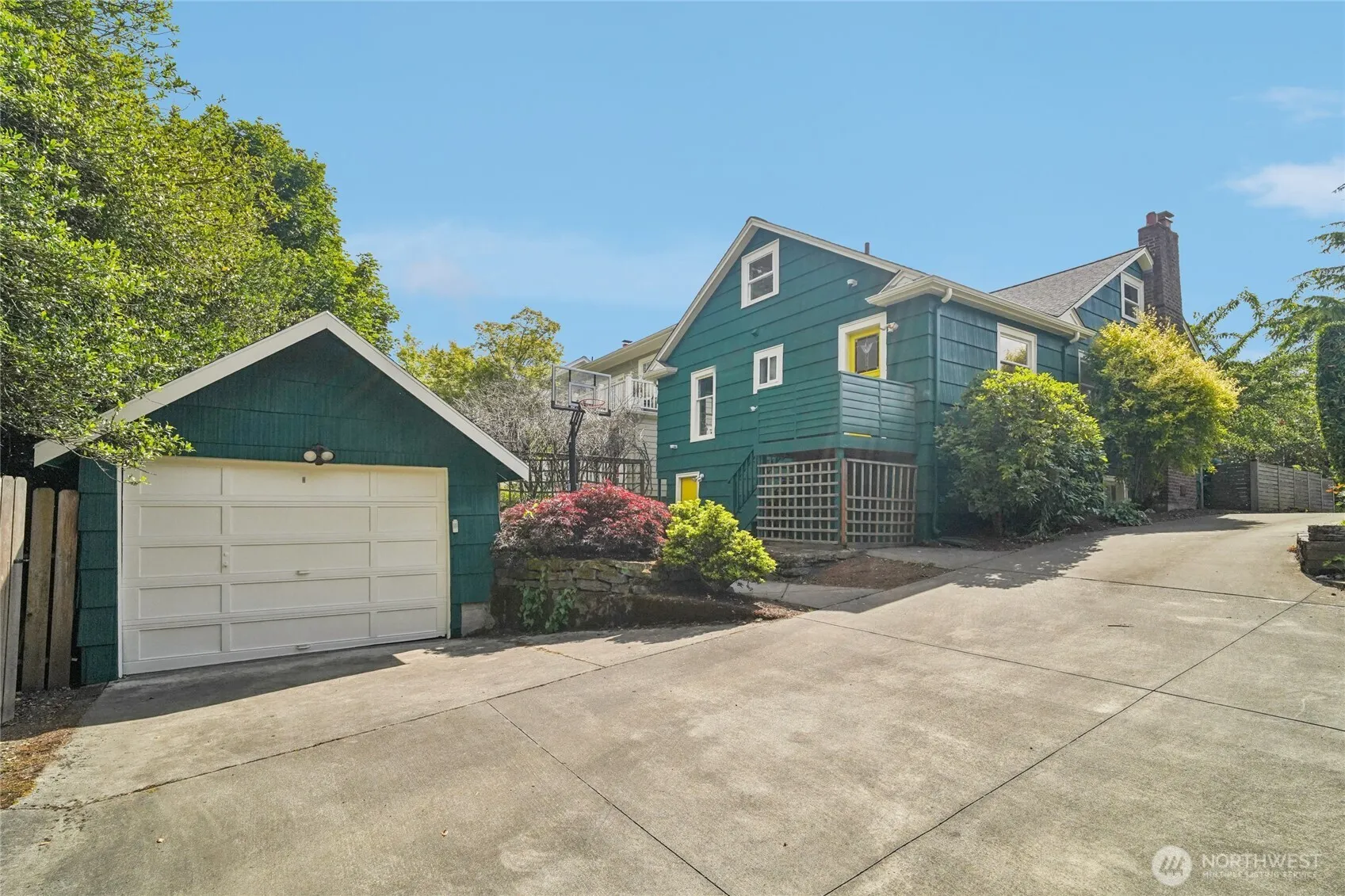 Property photo for 2726 34th Avenue S, Seattle photo 2