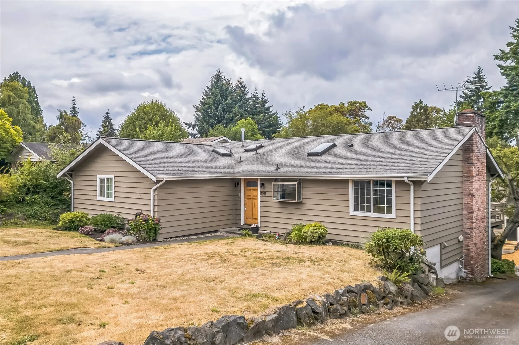 Property photo for 11251 28th Avenue Sw, Seattle photo 2