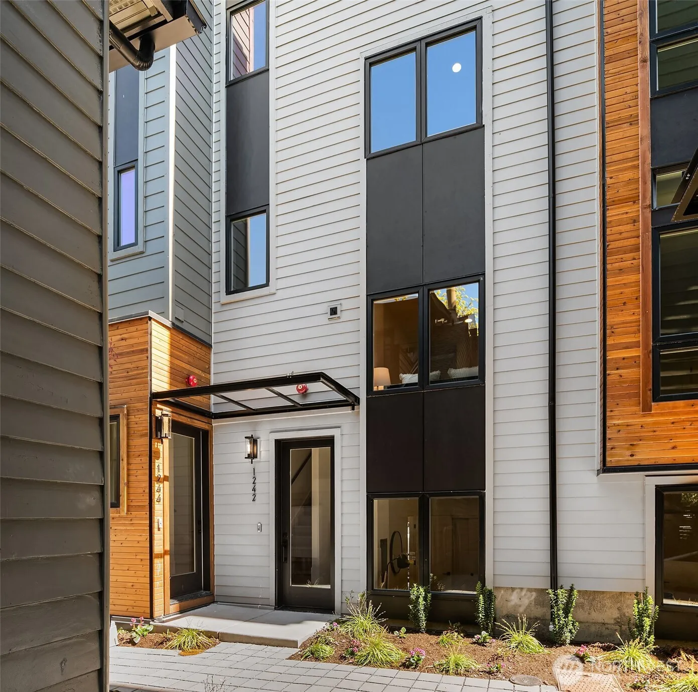Property photo for 1238 15th Avenue E #12, Seattle photo 2