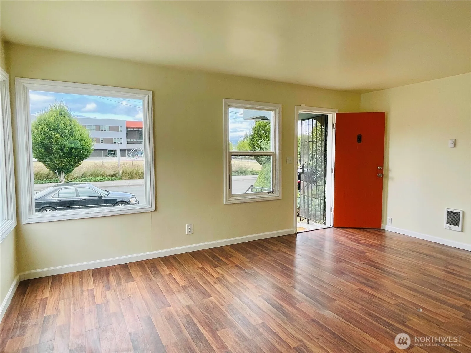 Property photo for 334 N Garden Ave Avenue, Renton photo 2
