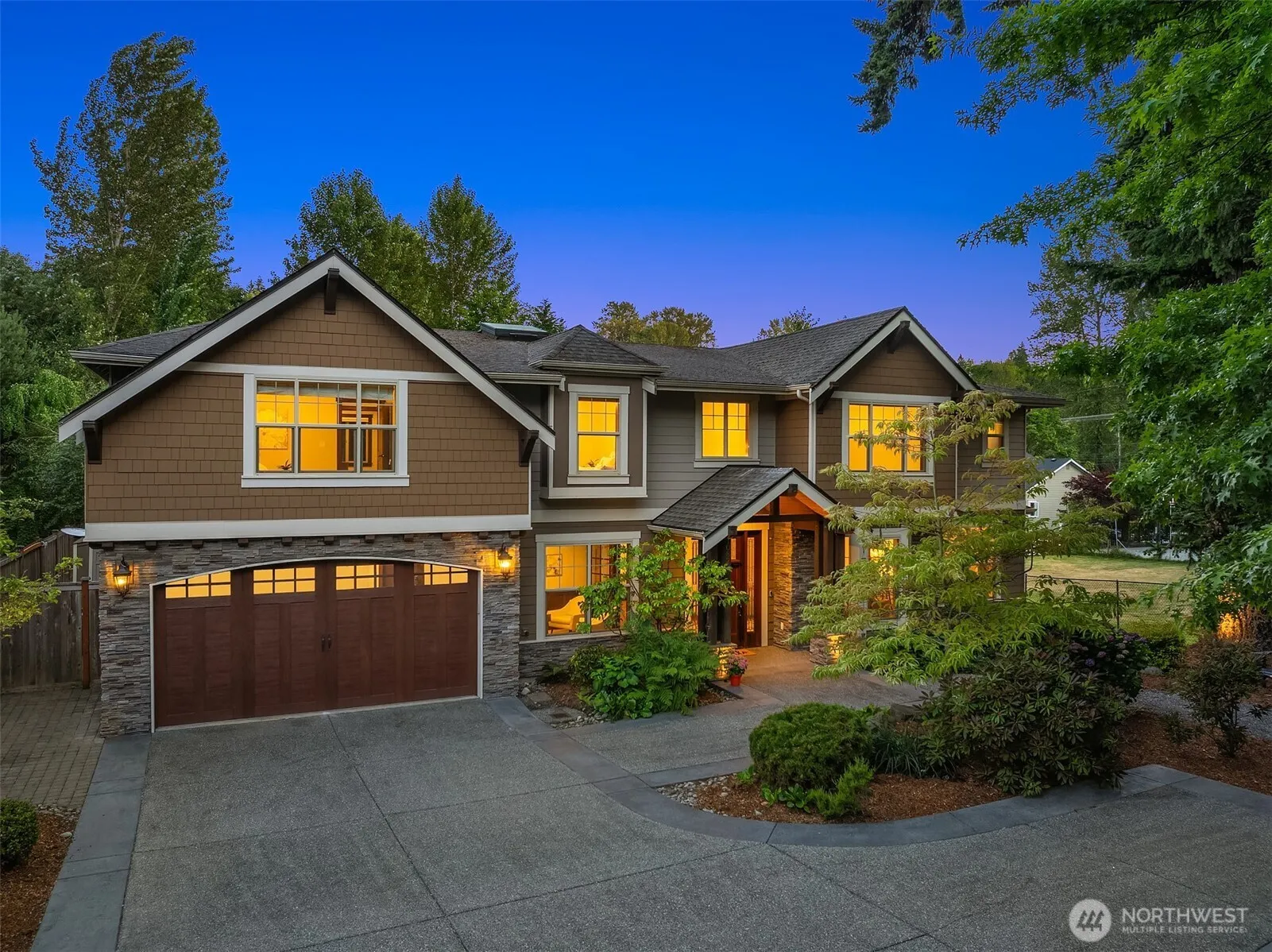 Property photo for 10823 Ne 108th Street, Kirkland photo 2