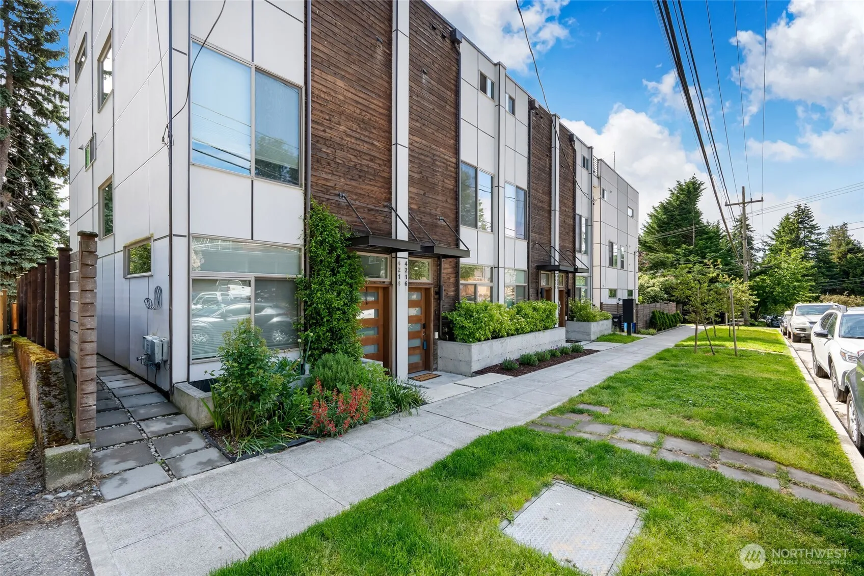 Property photo for 4216 30th Avenue Sw, Seattle photo 2