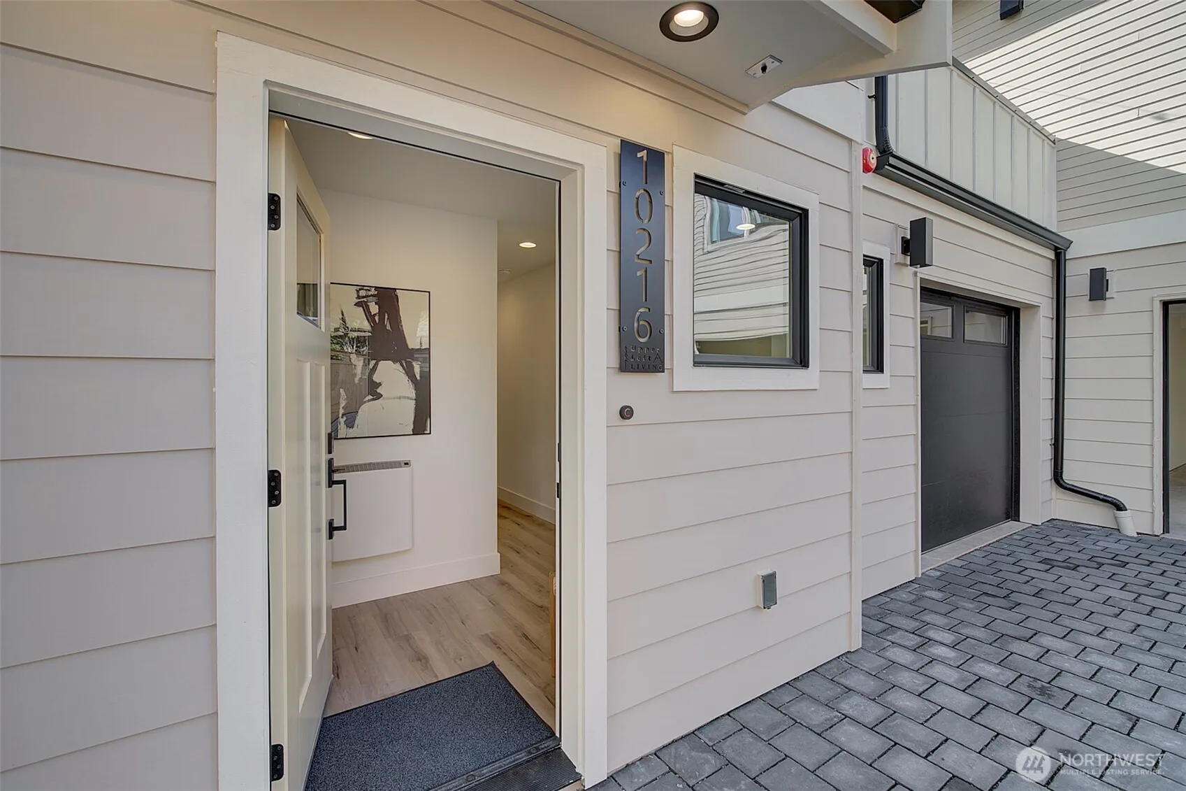 Property photo for 10216 40th Avenue Sw, Seattle photo 2
