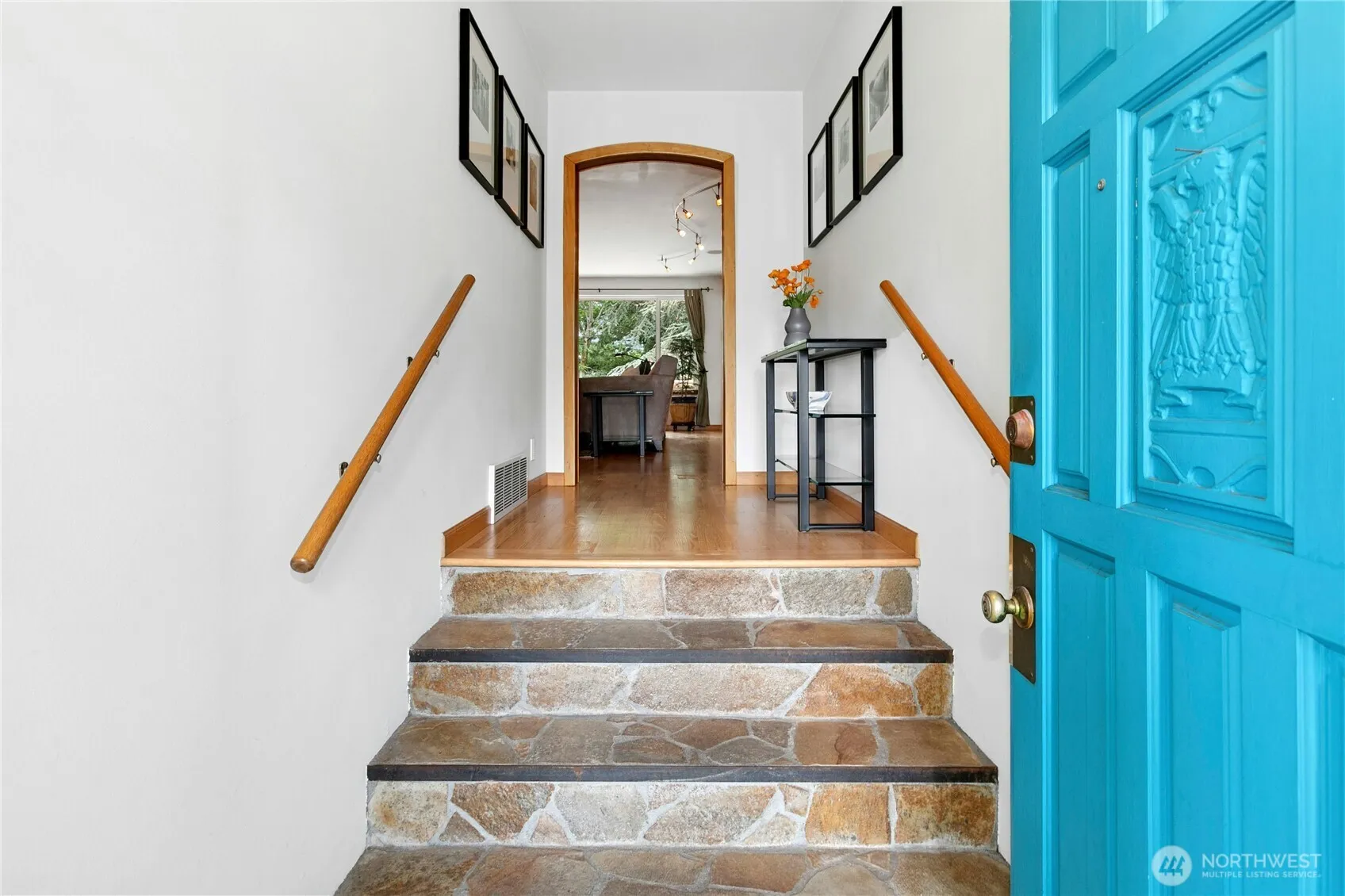 Property photo for 2627 39th Avenue Sw, Seattle photo 2