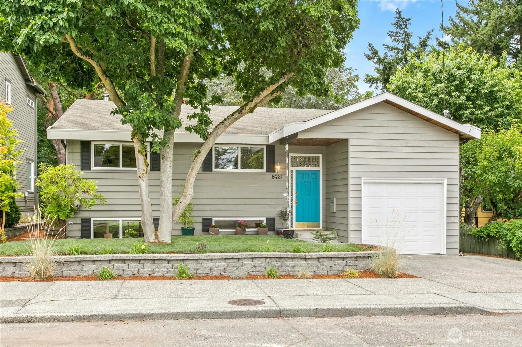 Property photo for 2627 39th Avenue Sw, Seattle