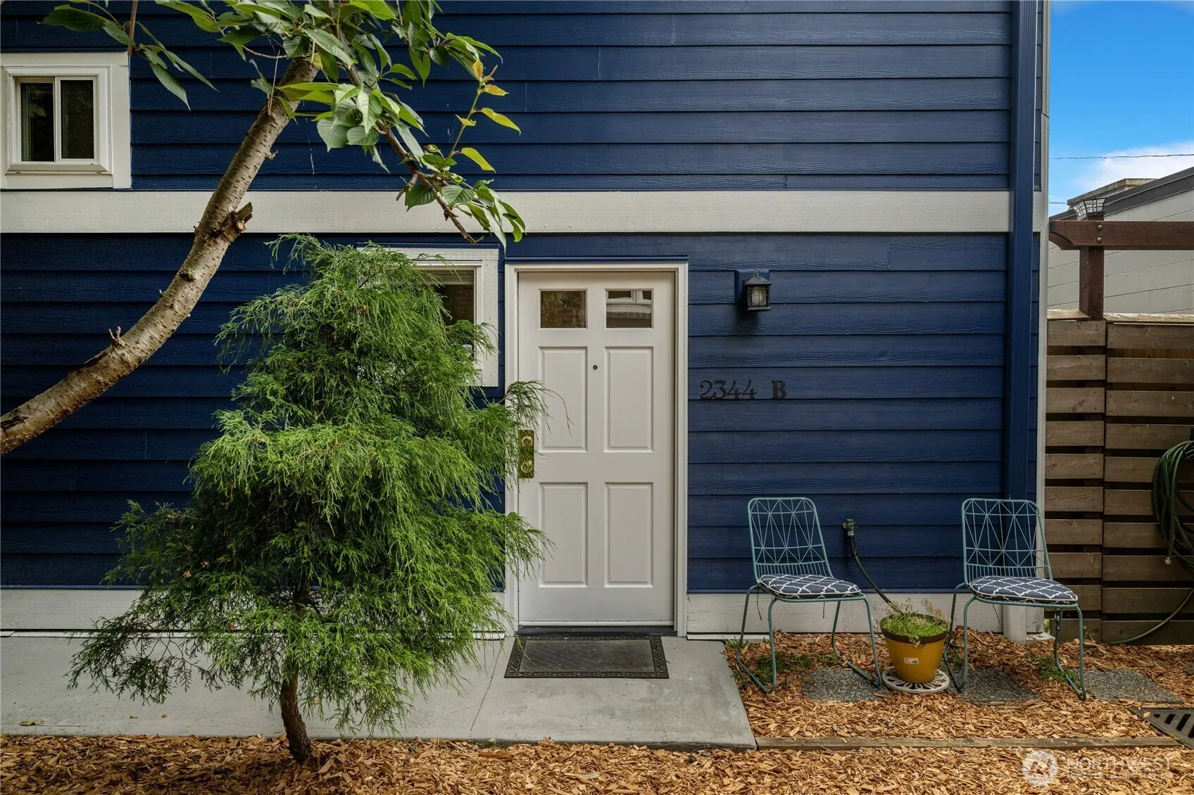 Property photo for 2344 44th Avenue Sw #b, Seattle photo 3