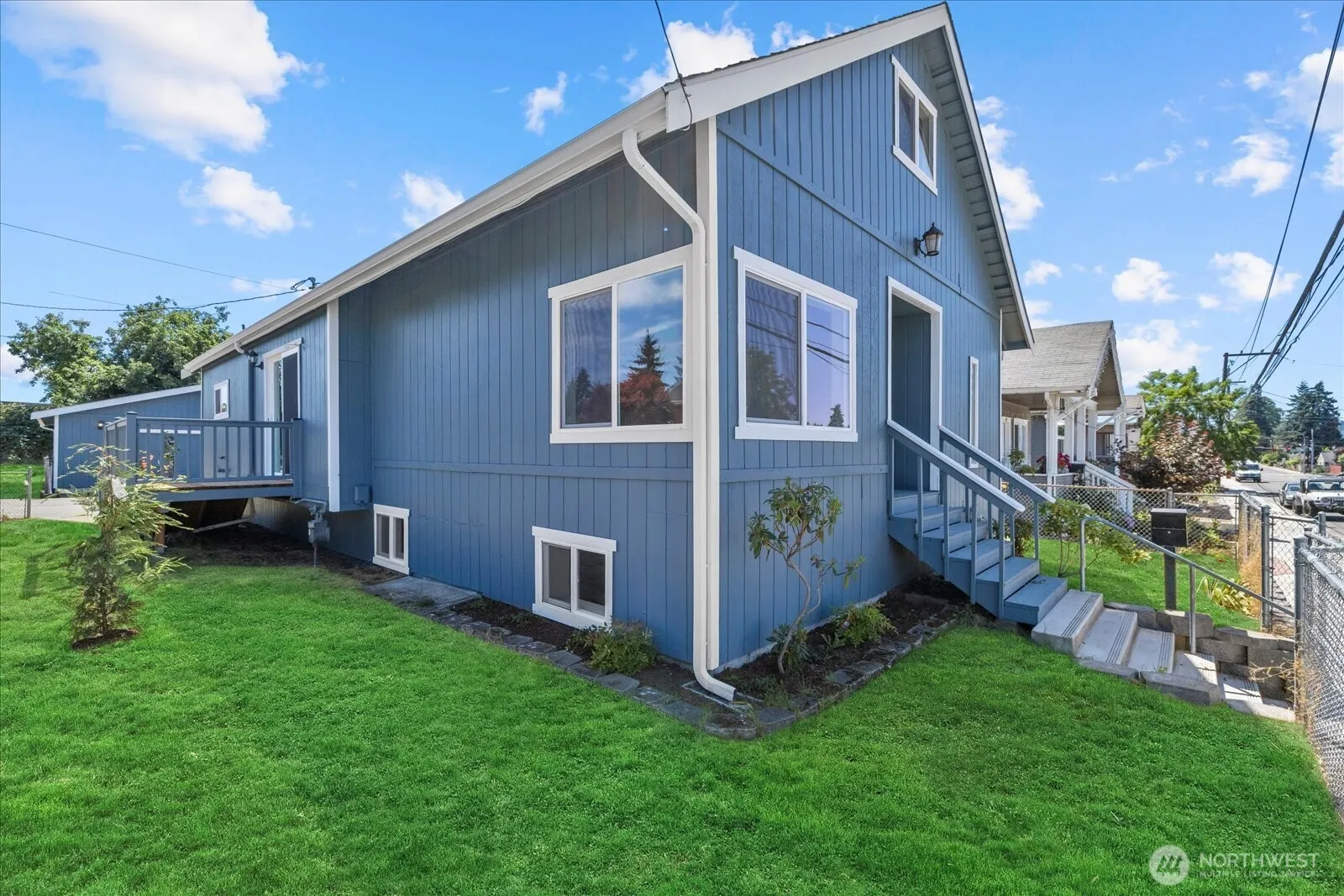 Property photo for 806 4th Street Se, Auburn