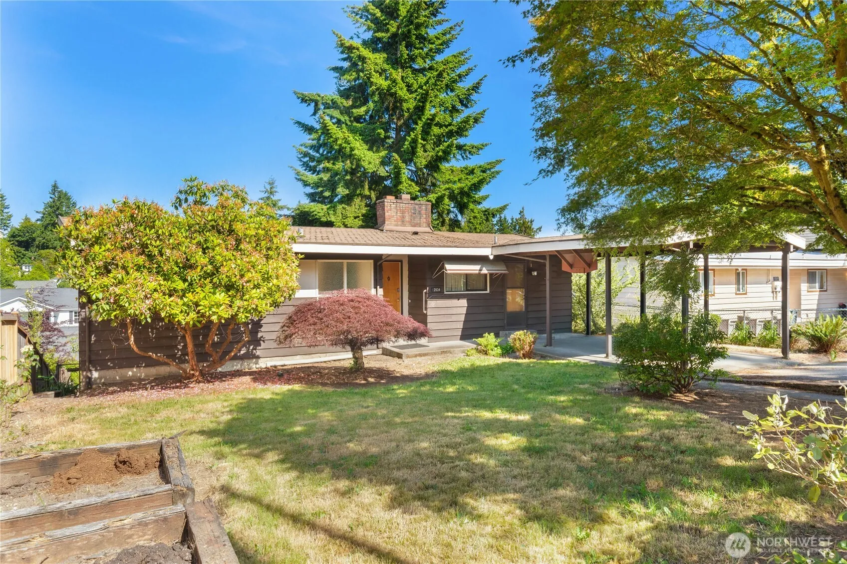 Property photo for 12034 Ne Roosevelt Way, Seattle photo 3