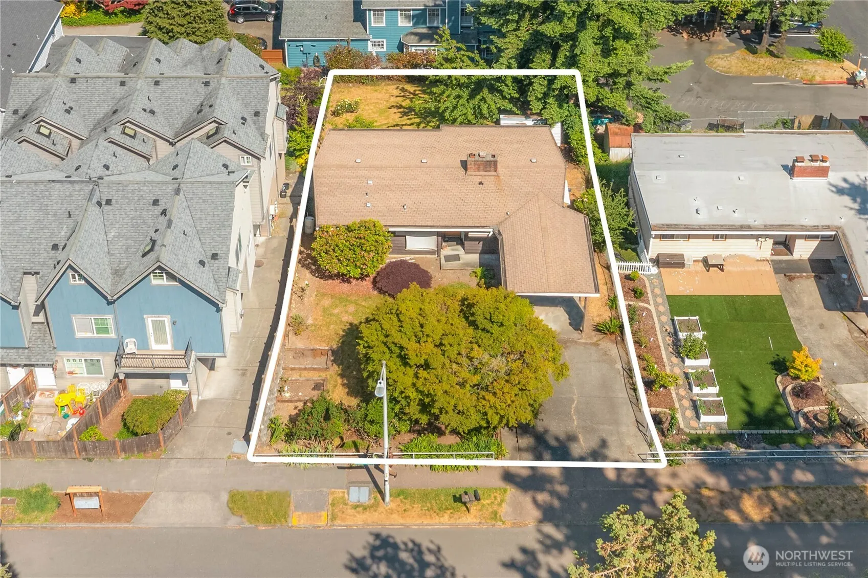 Property photo for 12034 Ne Roosevelt Way, Seattle photo 2