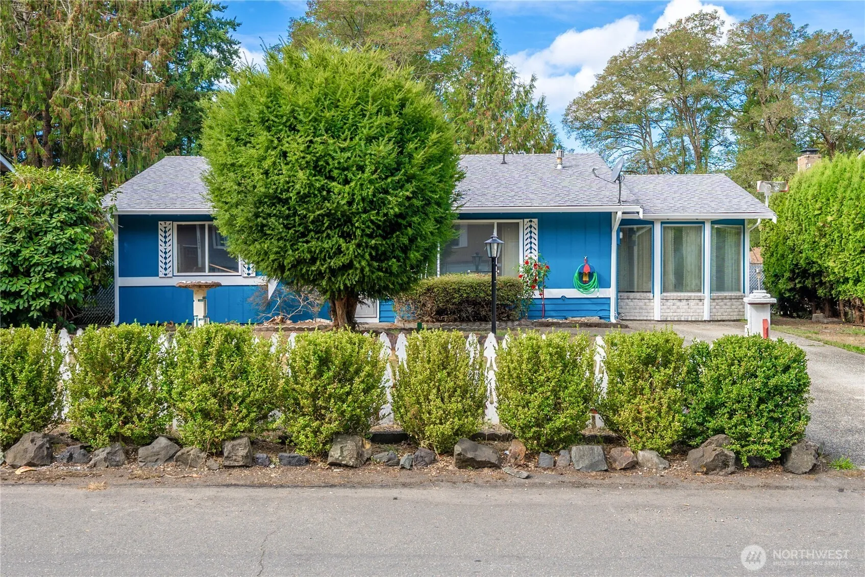 Property photo for 15406 12th Avenue E, Tacoma photo 2