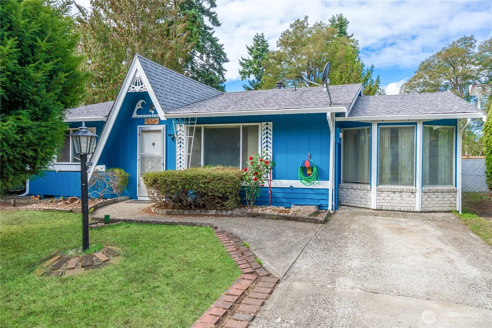 Property photo for 15406 12th Avenue E, Tacoma photo 3
