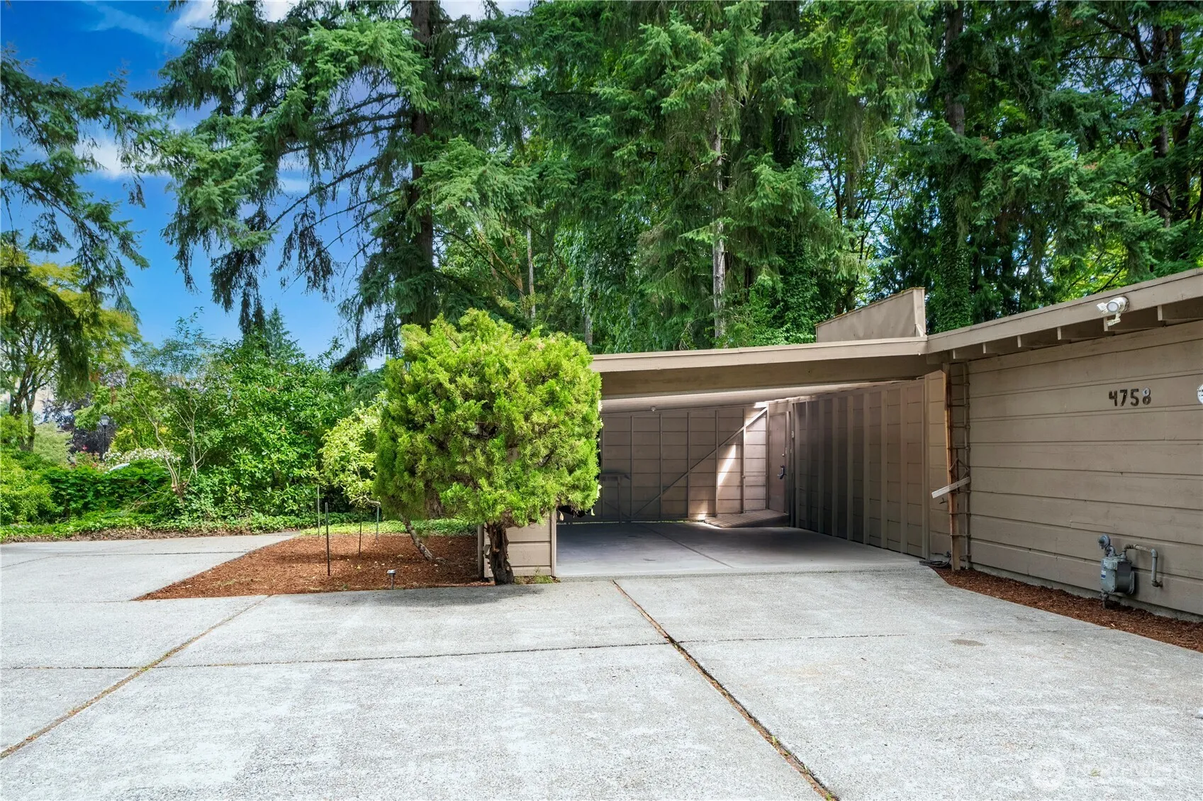 Property photo for 4758 118th Ave Se, Bellevue photo 3