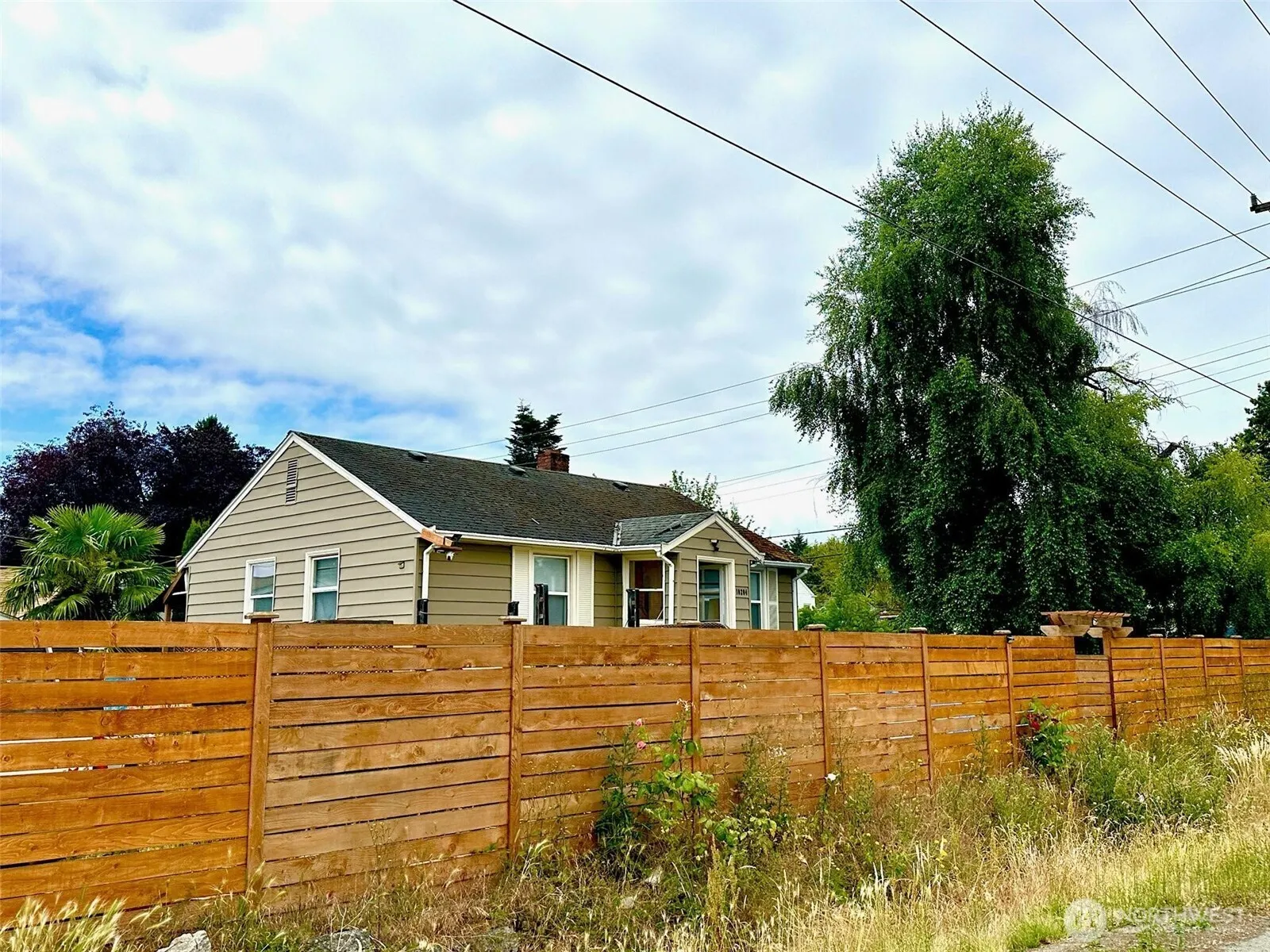 Property photo for 10204 19th Avenue Sw, Seattle photo 2
