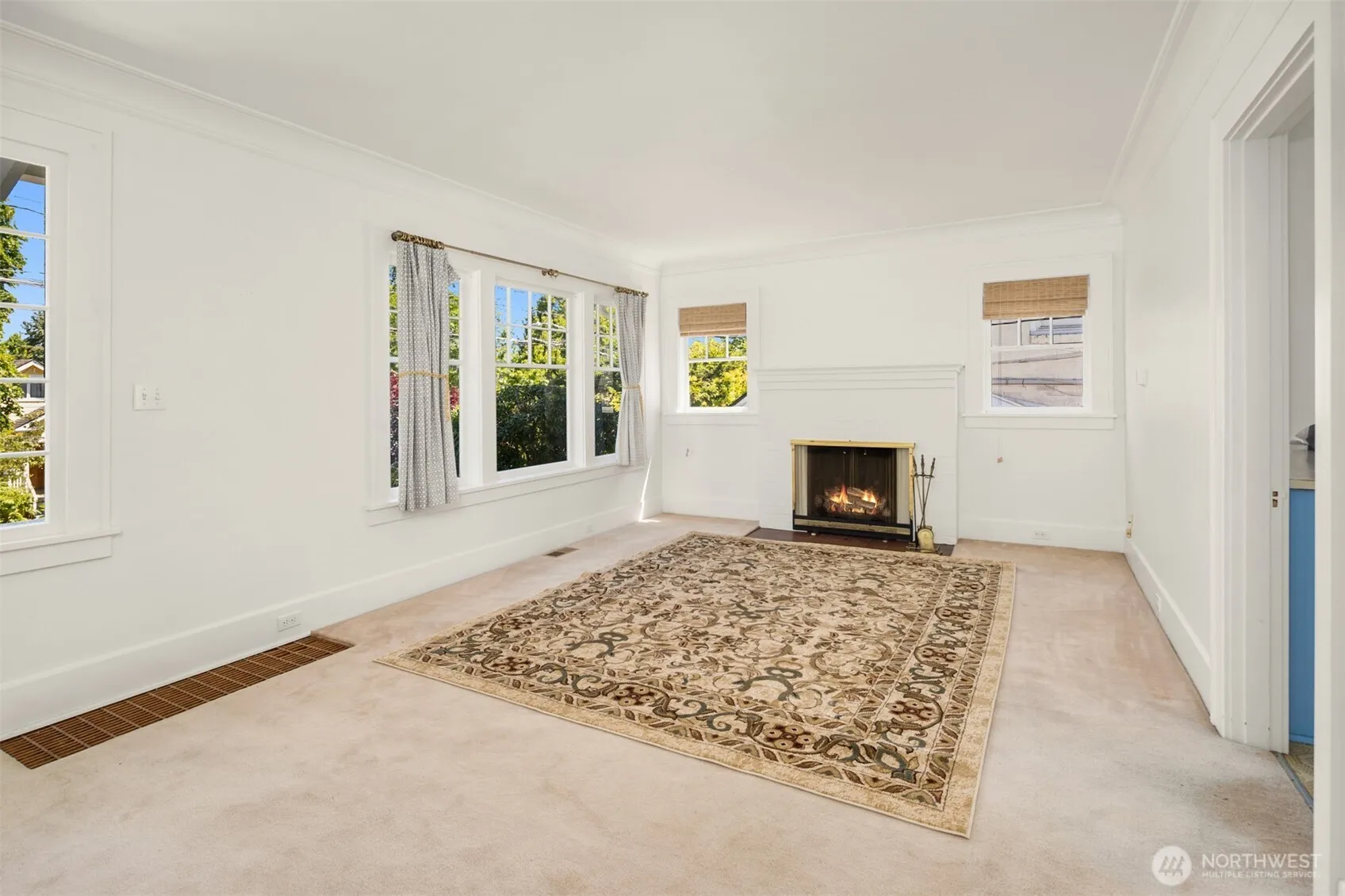 Property photo for 5023 Ne 36th Avenue, Seattle photo 4