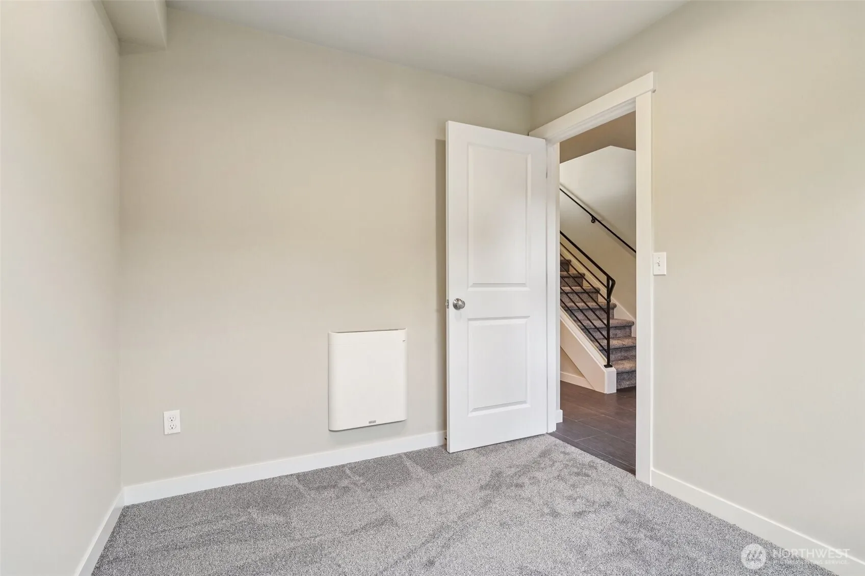 Property photo for 1541 B Nw 90th Street, Seattle photo 3