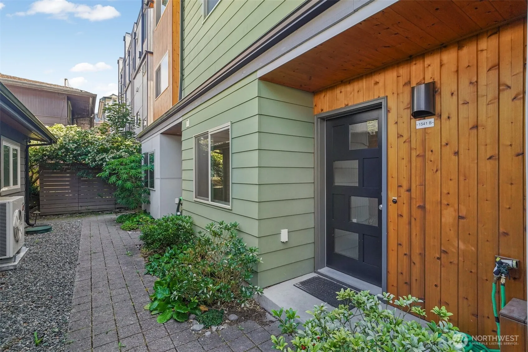 Property photo for 1541 B Nw 90th Street, Seattle photo 2