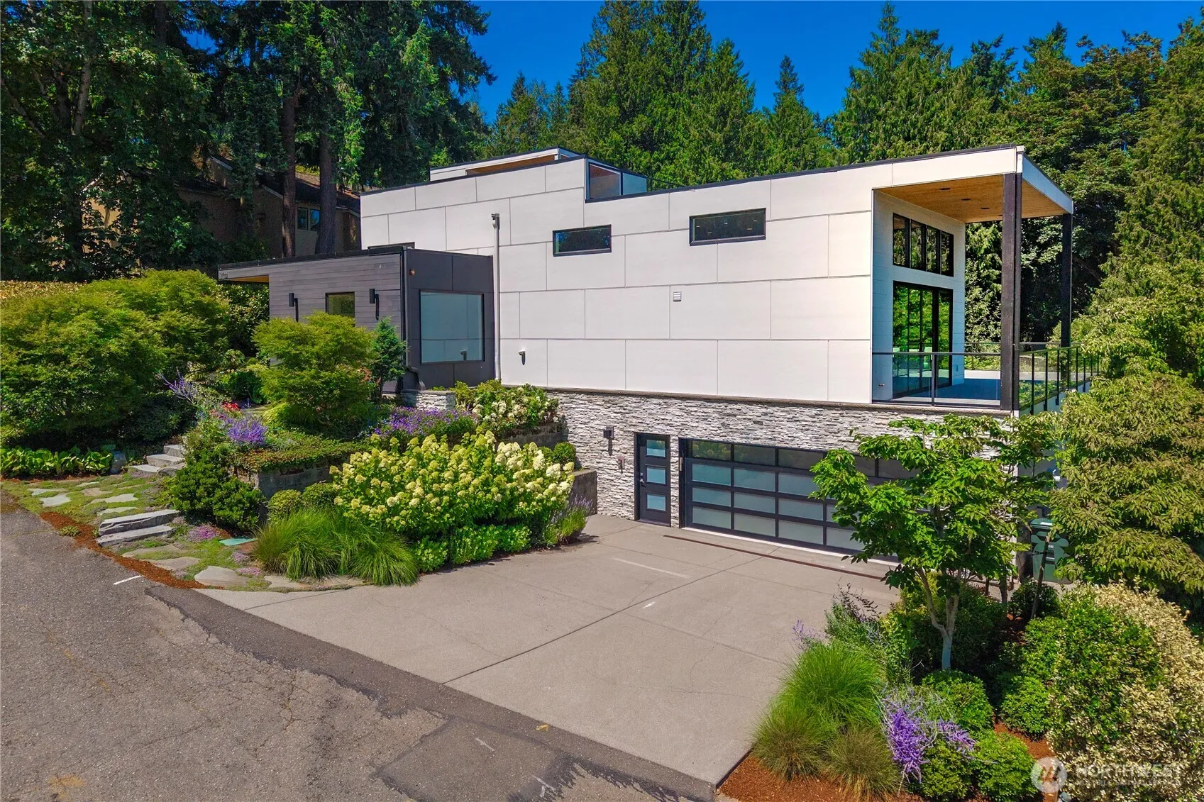 Property photo for 3102 168th Place Se, Bellevue photo 3