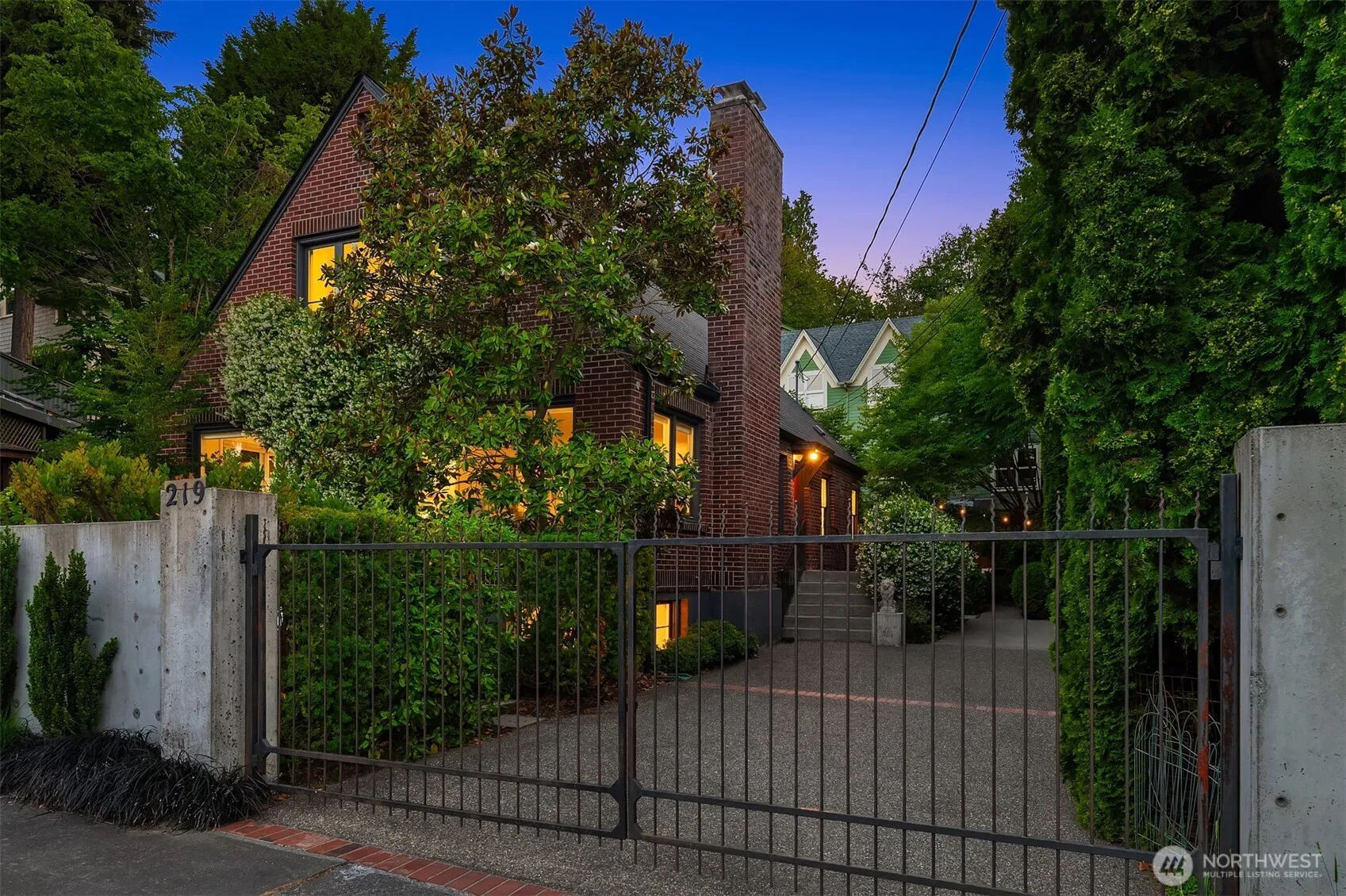 Property photo for 219 Erie Avenue, Seattle photo 3