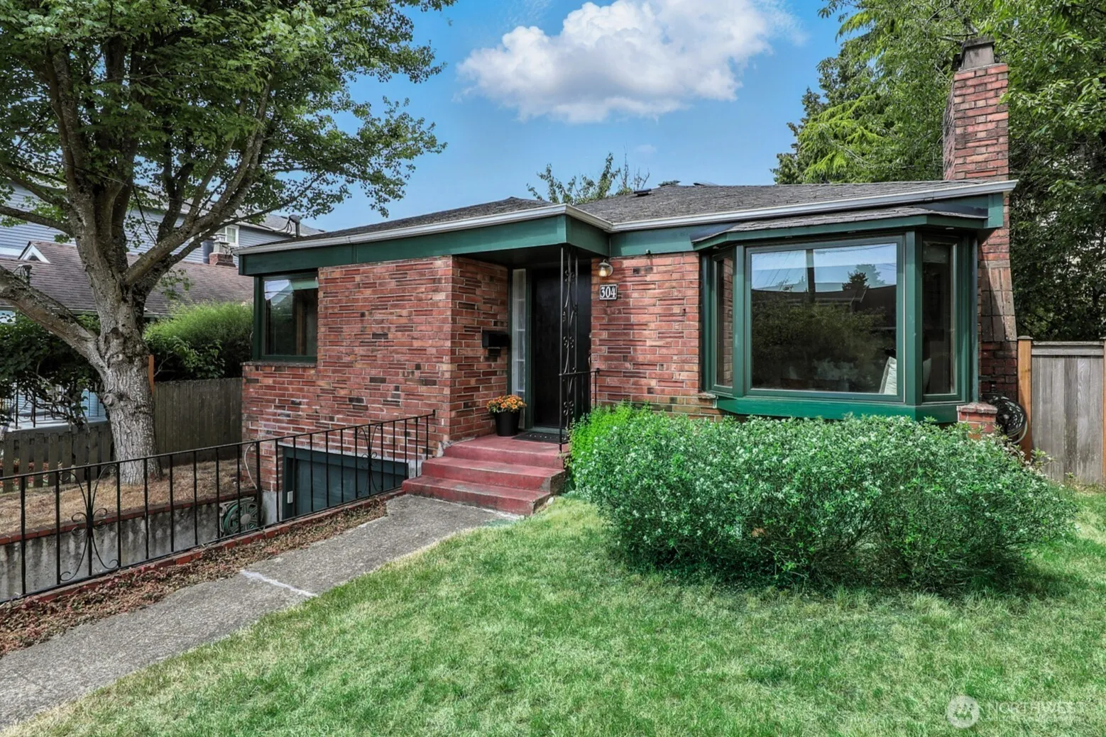 Property photo for 304 Nw 76th Street, Seattle