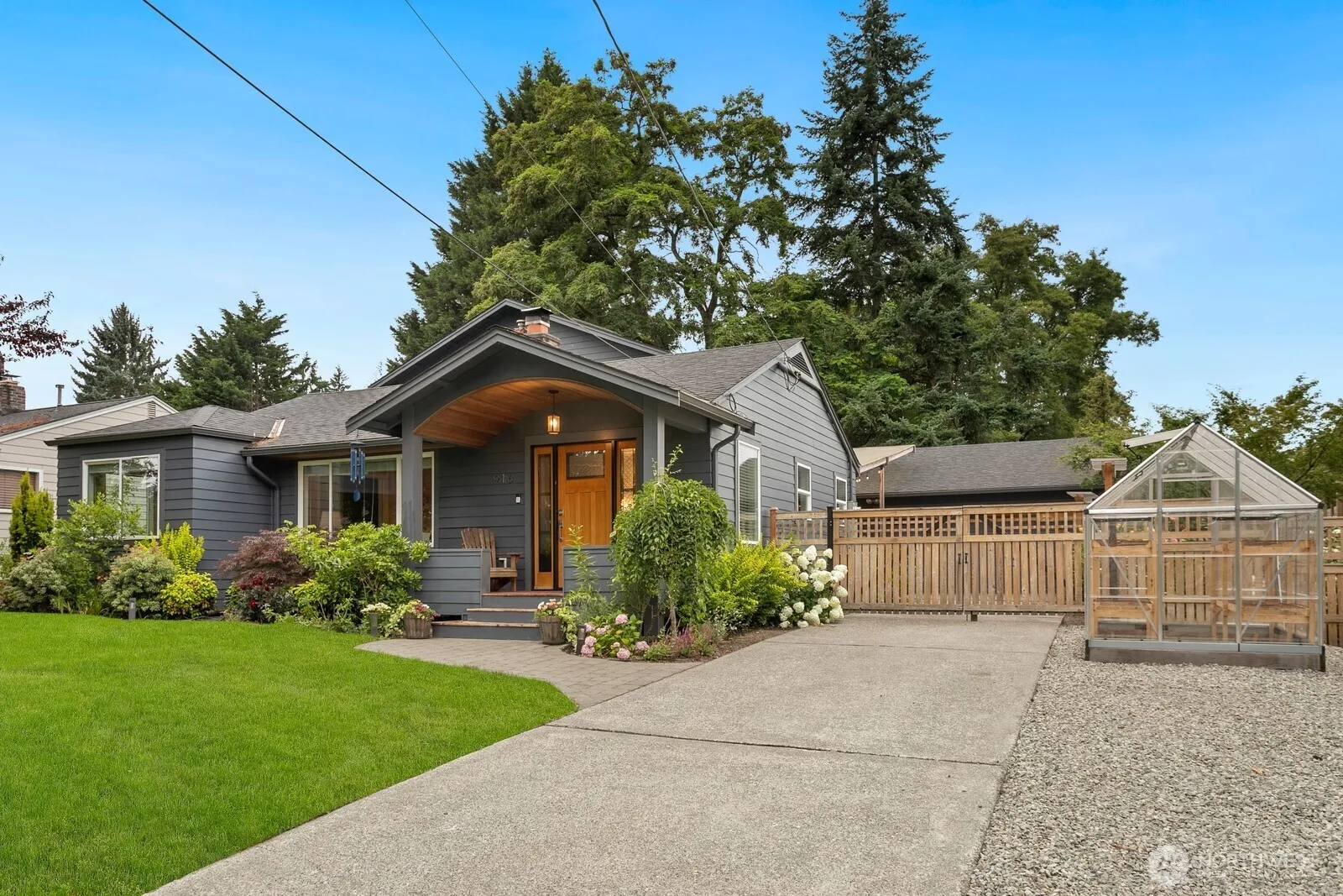 Property photo for 916 Ne 117th Street, Seattle