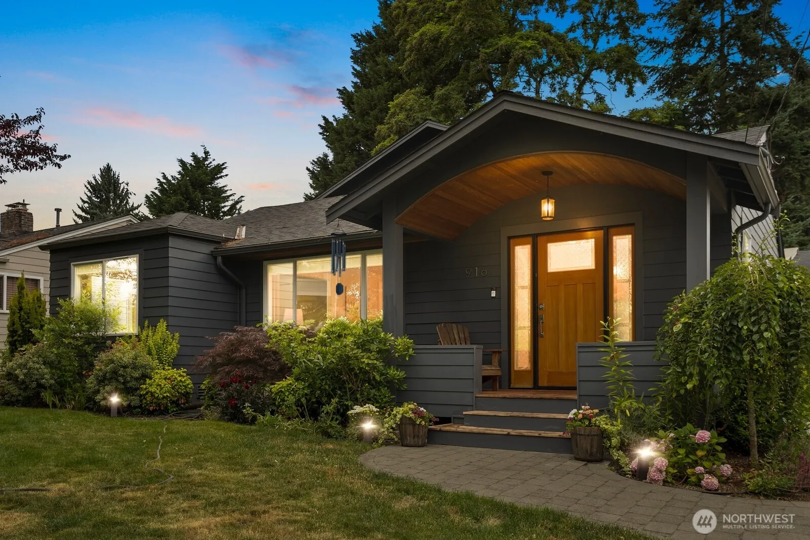 Property photo for 916 Ne 117th Street, Seattle photo 4