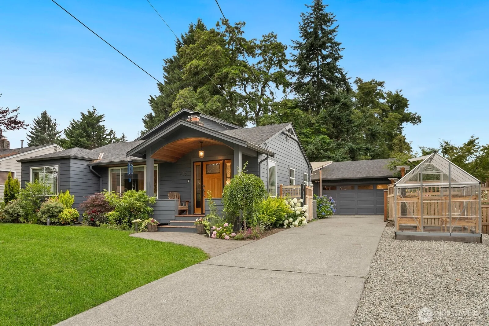 Property photo for 916 Ne 117th Street, Seattle photo 2