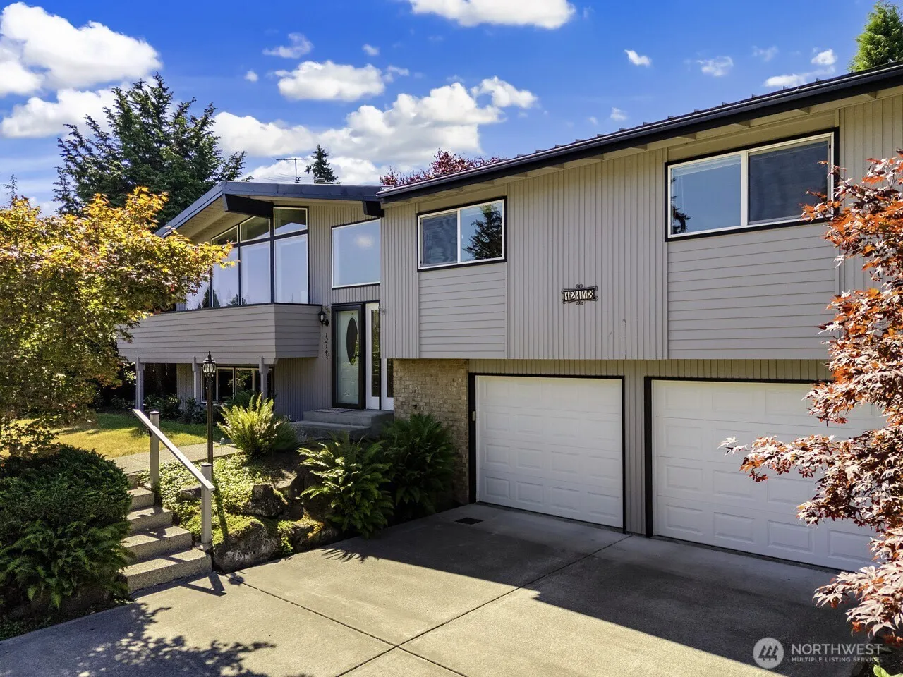Property photo for 12143 Se 68th Place, Bellevue photo 2