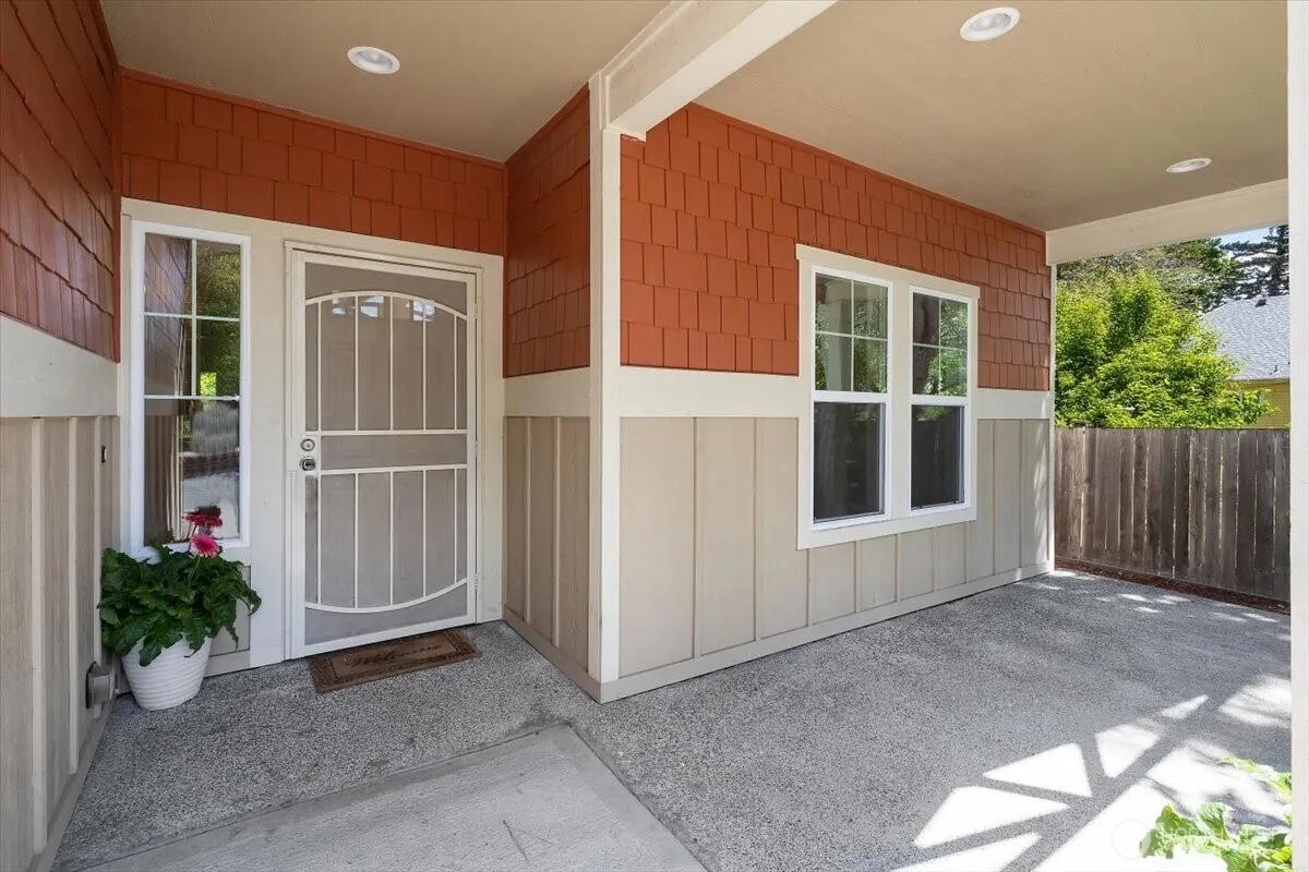 Property photo for 1818 Madison Avenue Nw, Olympia photo 3