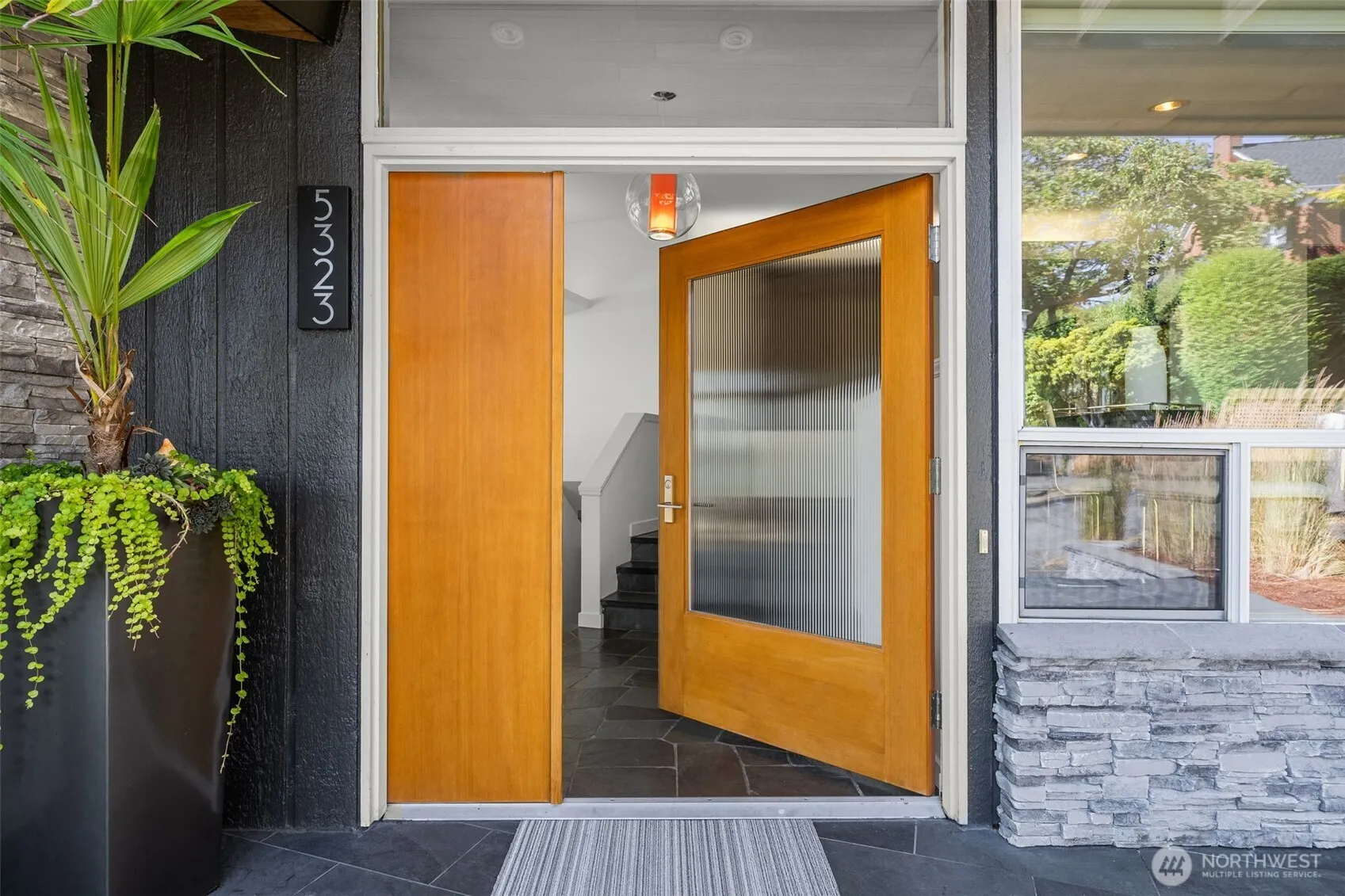 Property photo for 5323 Ne 42nd Street, Seattle photo 2