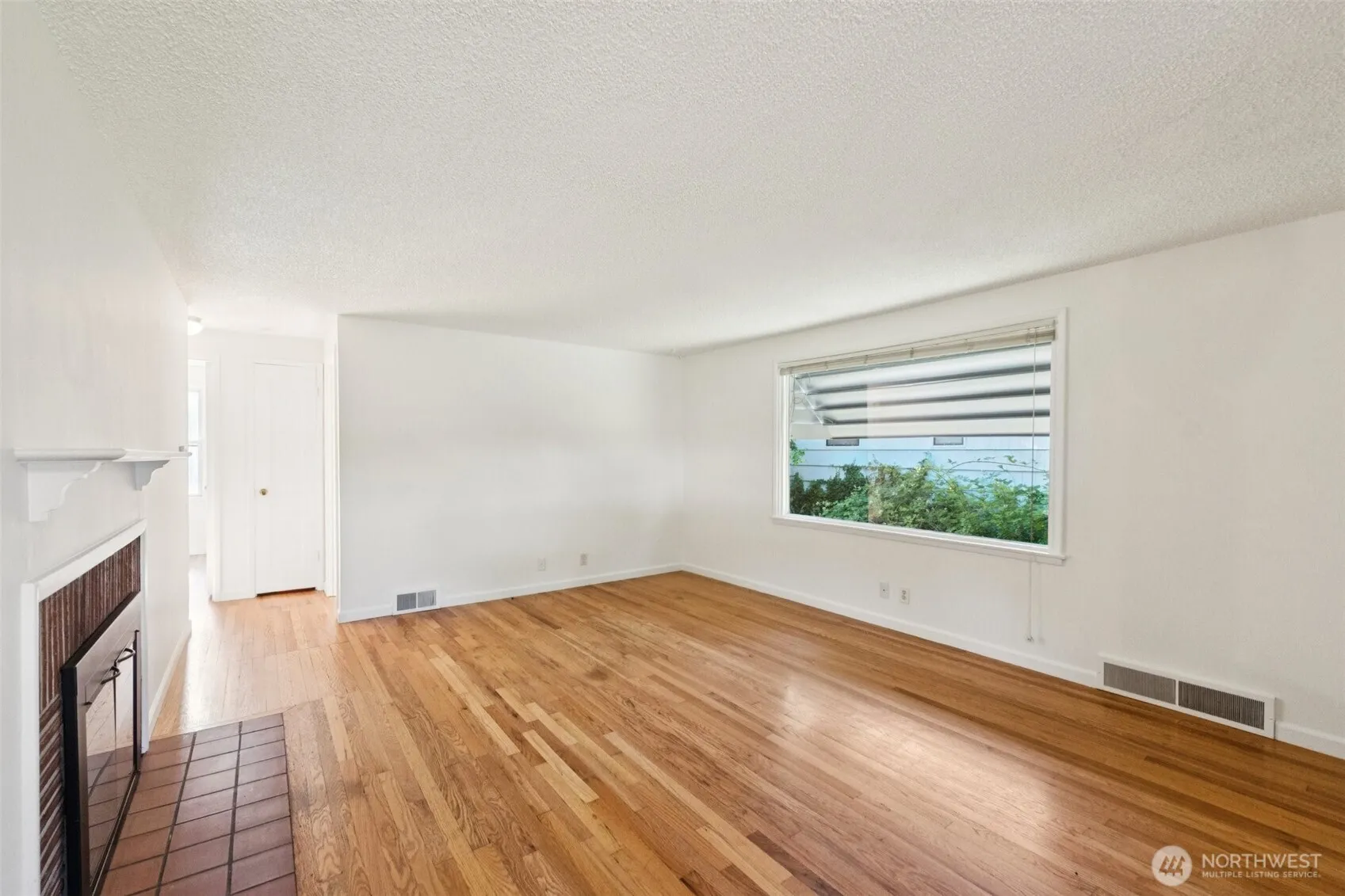 Property photo for 14326 Meridian Avenue N, Seattle photo 5