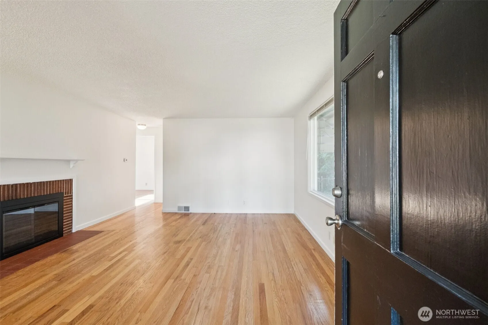 Property photo for 14326 Meridian Avenue N, Seattle photo 4