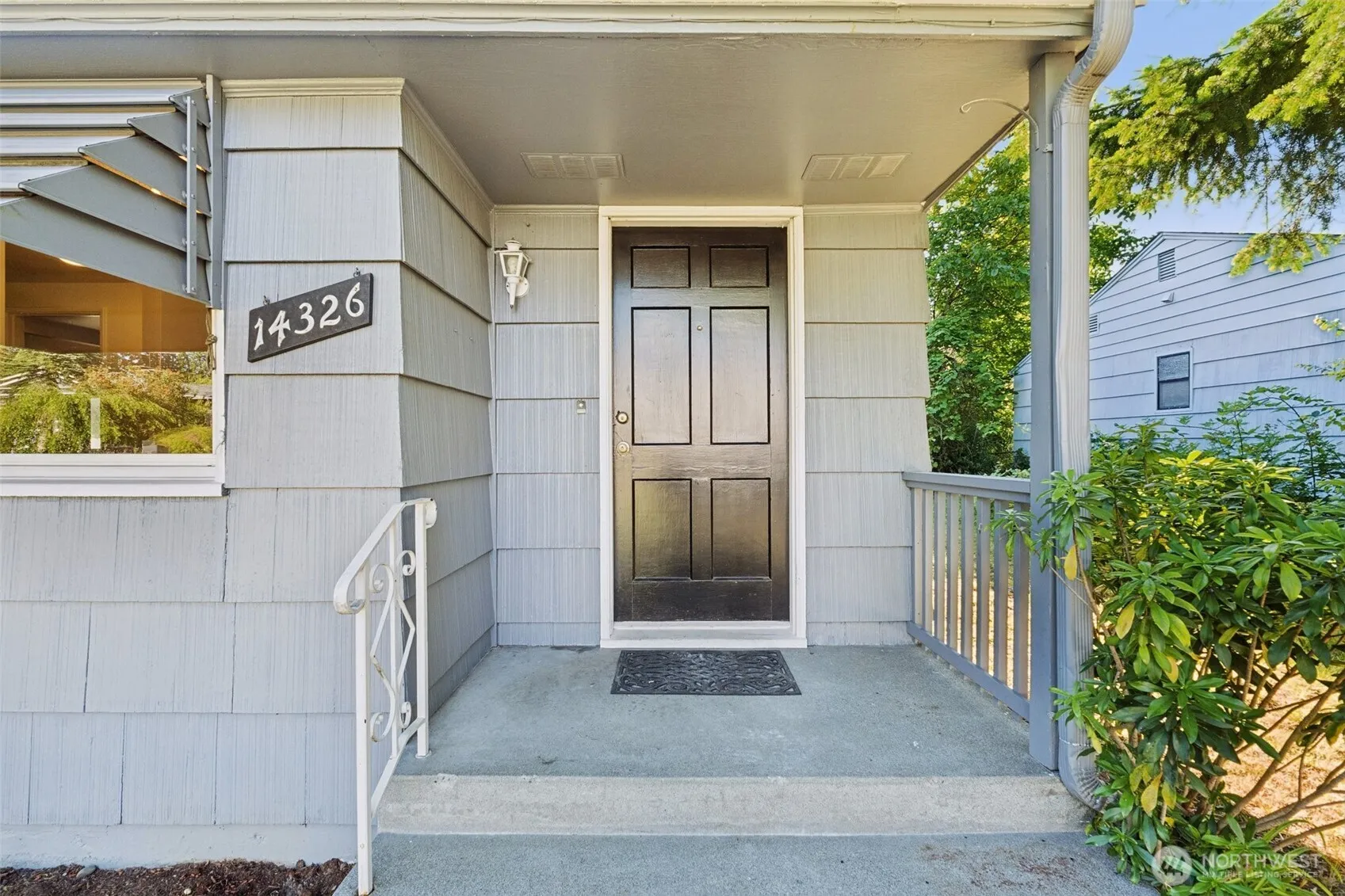 Property photo for 14326 Meridian Avenue N, Seattle photo 3