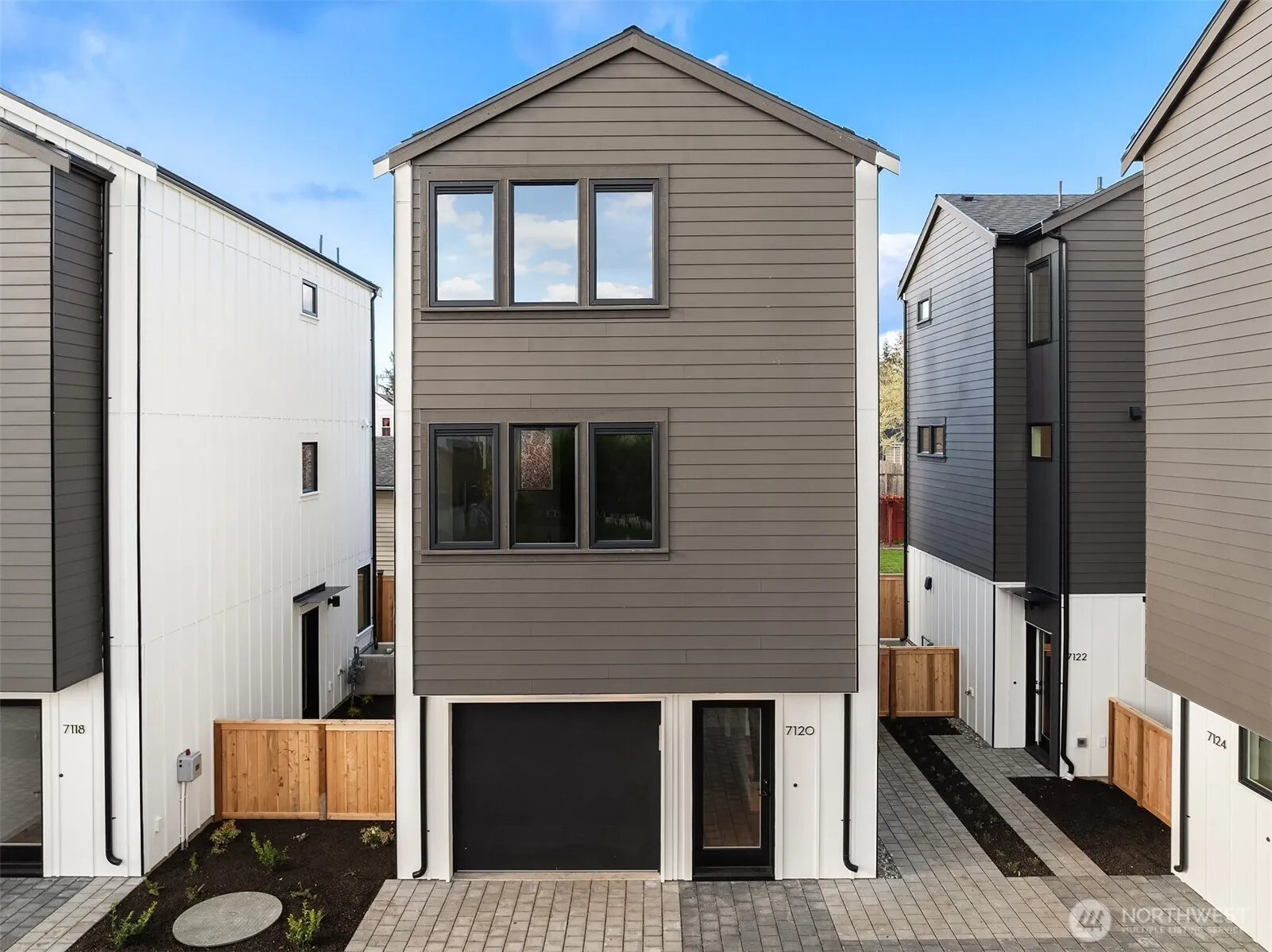 Property photo for 7120 44th Avenue S, Seattle photo 2