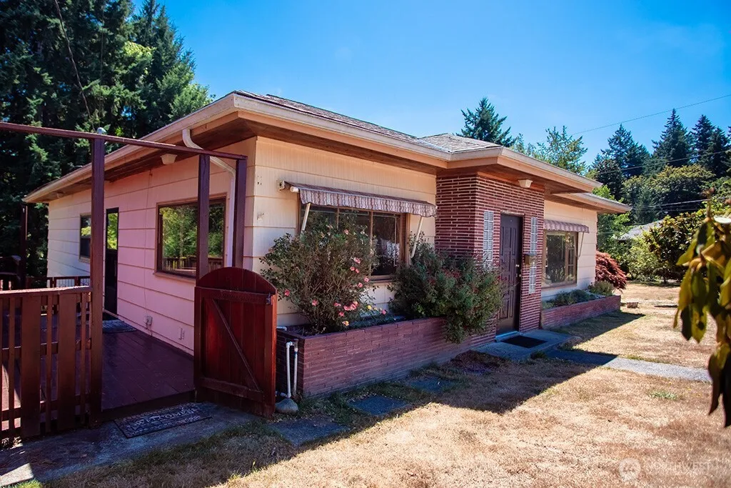 Property photo for 715 Harrison Avenue, Port Orchard photo 2