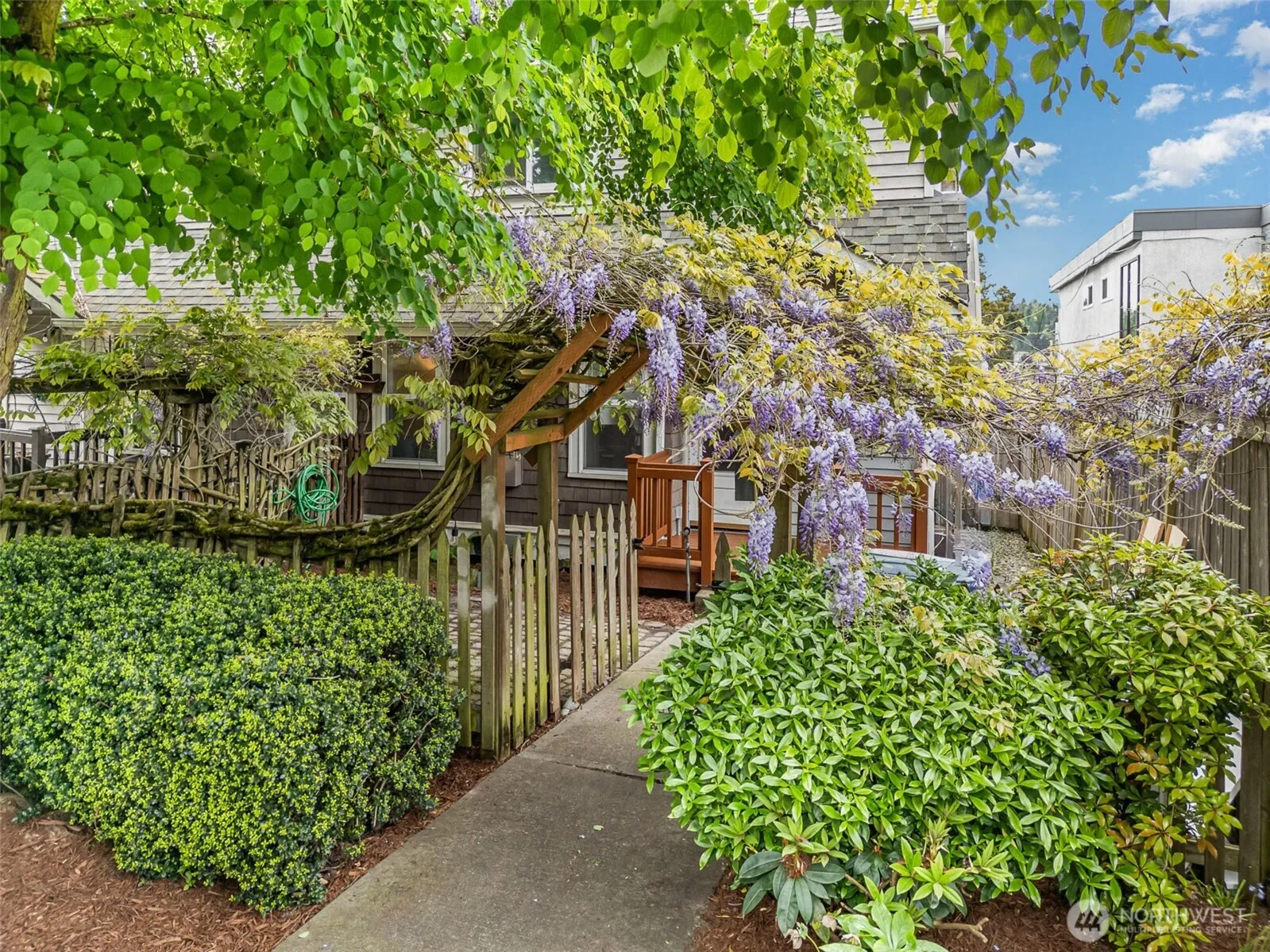 Property photo for 2829 Prosch Avenue W, Seattle photo 3