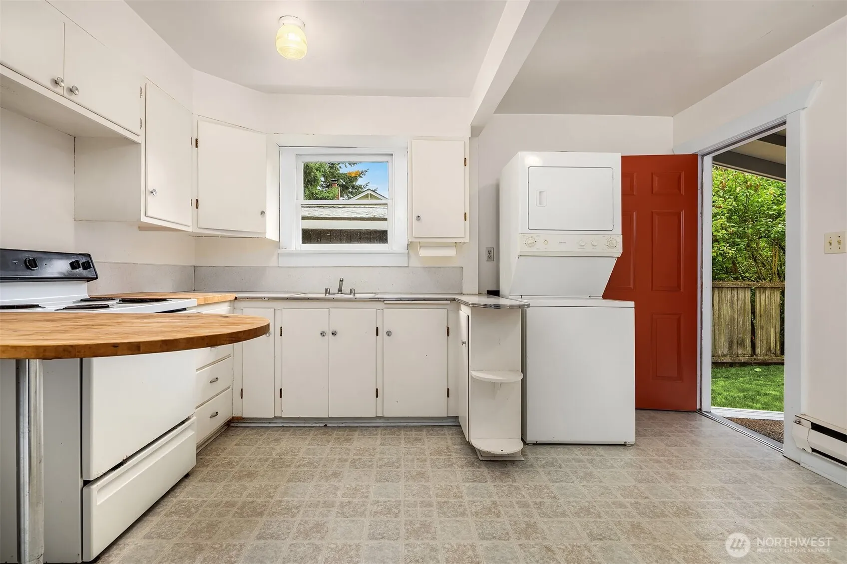Property photo for 9559 College Way N, Seattle photo 4