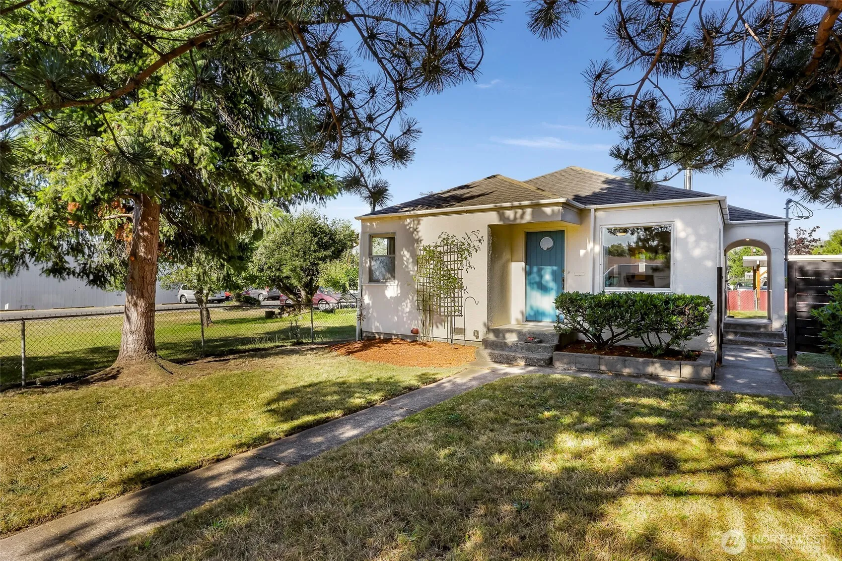 Property photo for 2305 Queen Street, Bellingham