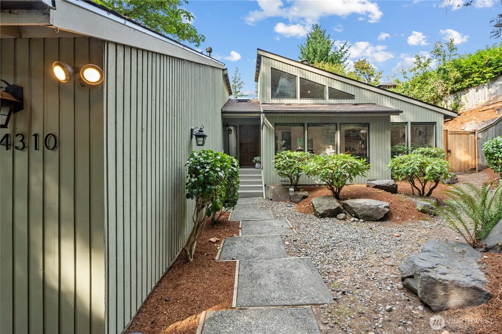 Property photo for 14310 Se 49th Street, Bellevue